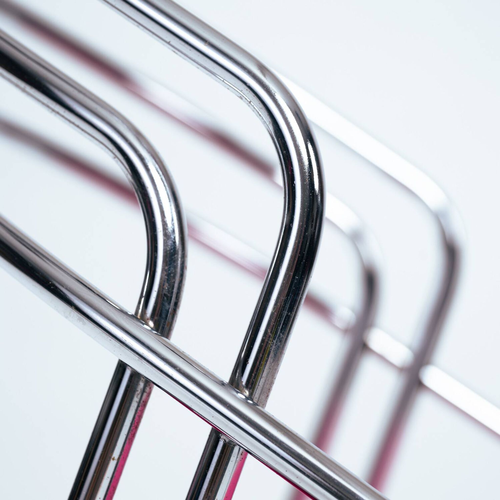 Set of Four Midcentury Italian Dining Chairs in Chrome and Pink Velvet
