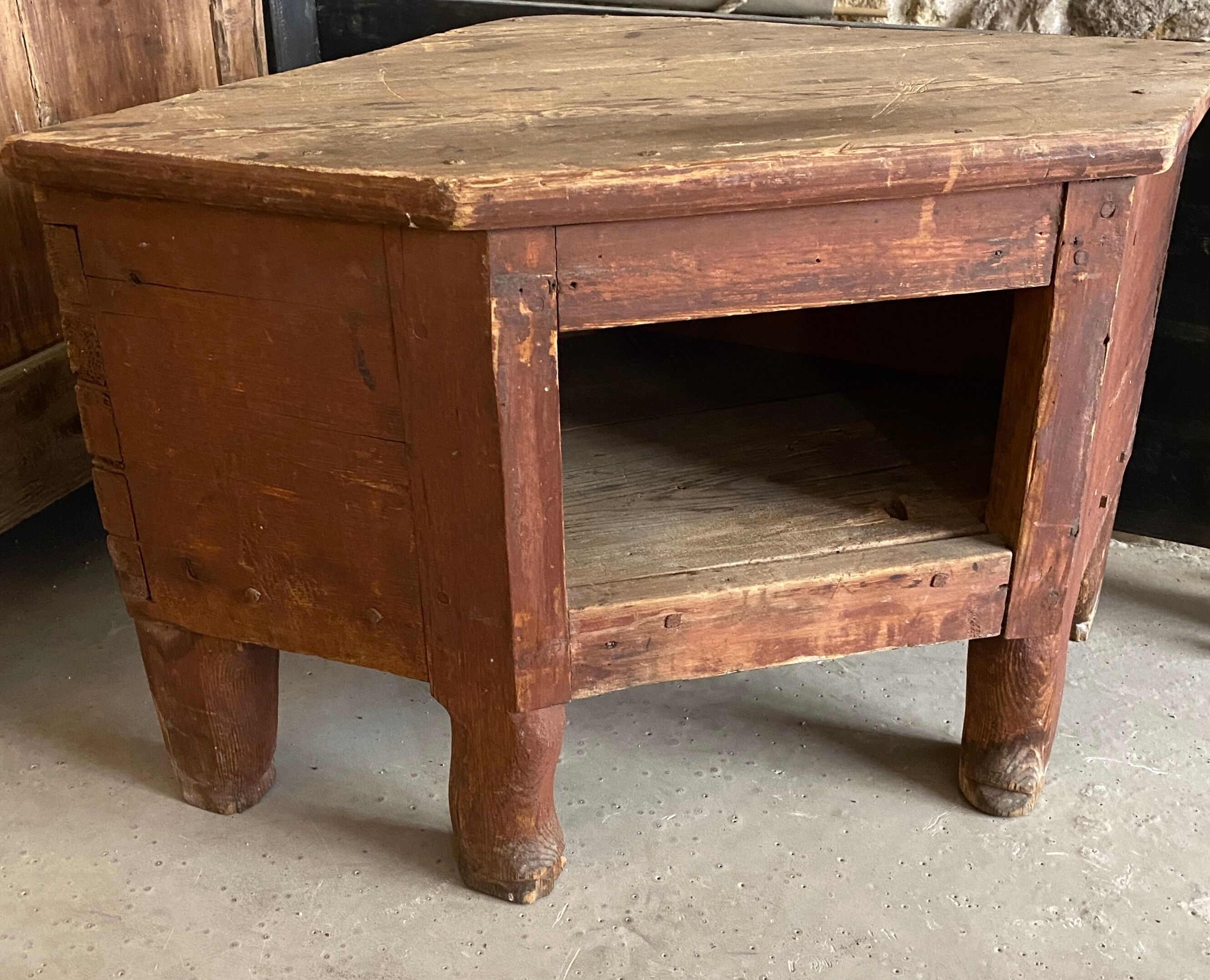 Meuble d'angle bas suédois XVIII siècle