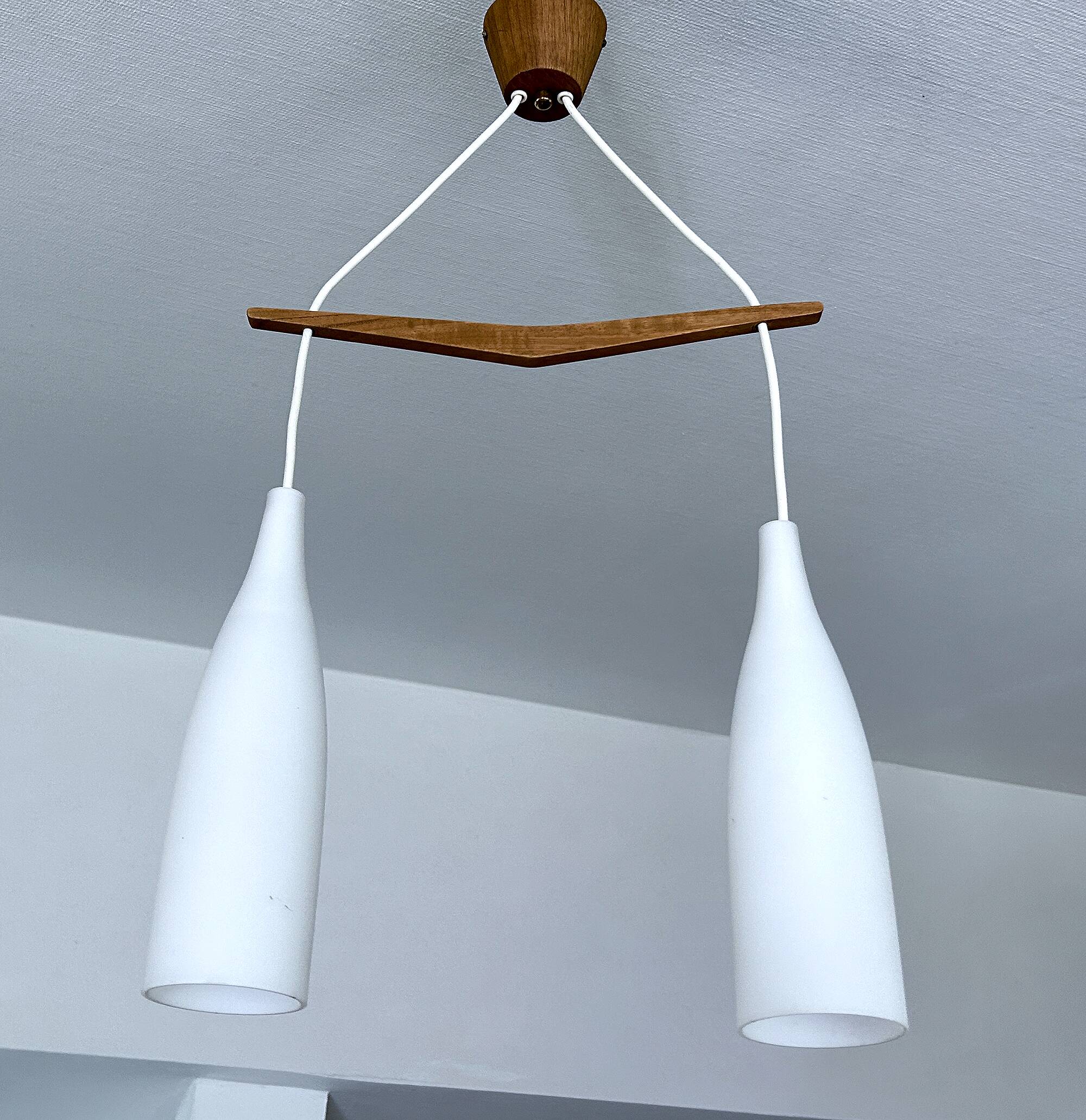 Suspension scandinave du milieu du siècle, verre teck