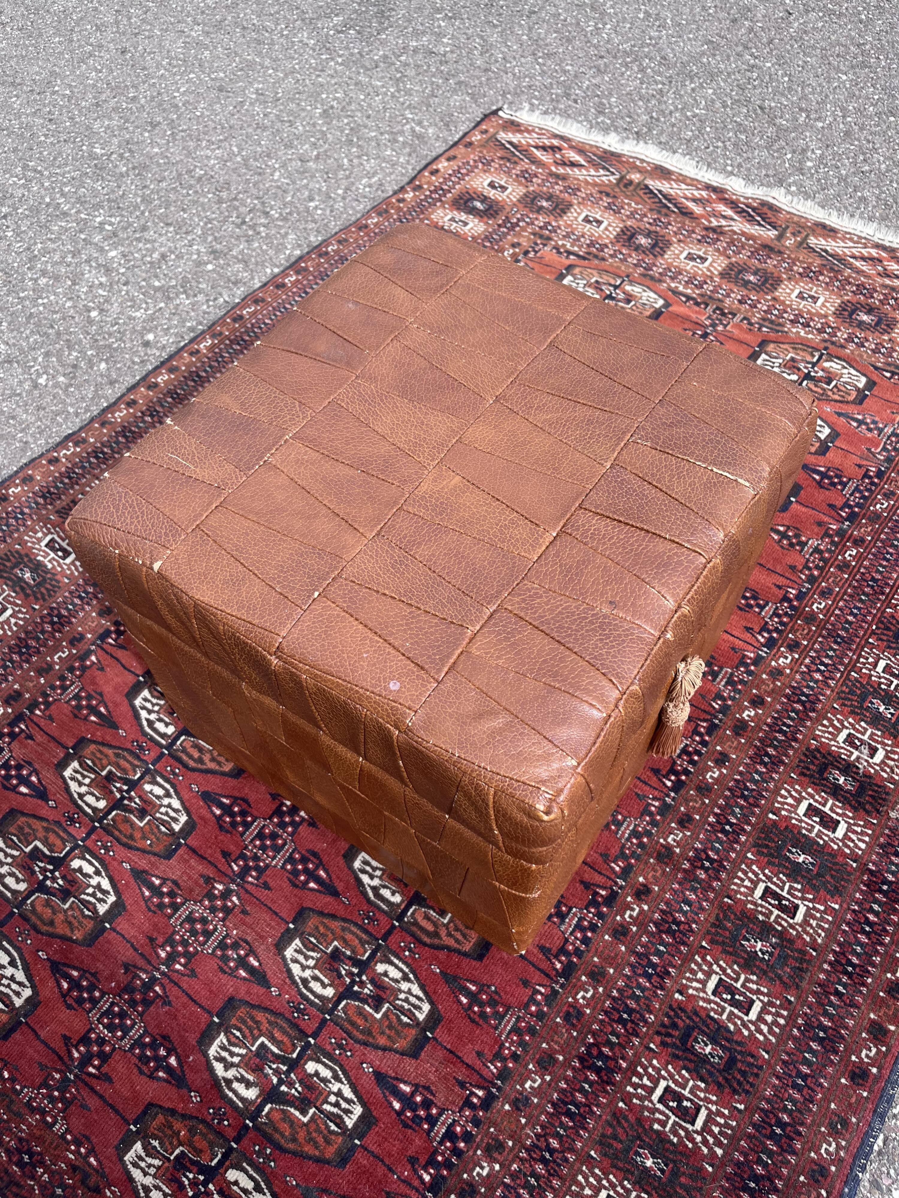 Leather pouf chest 80s