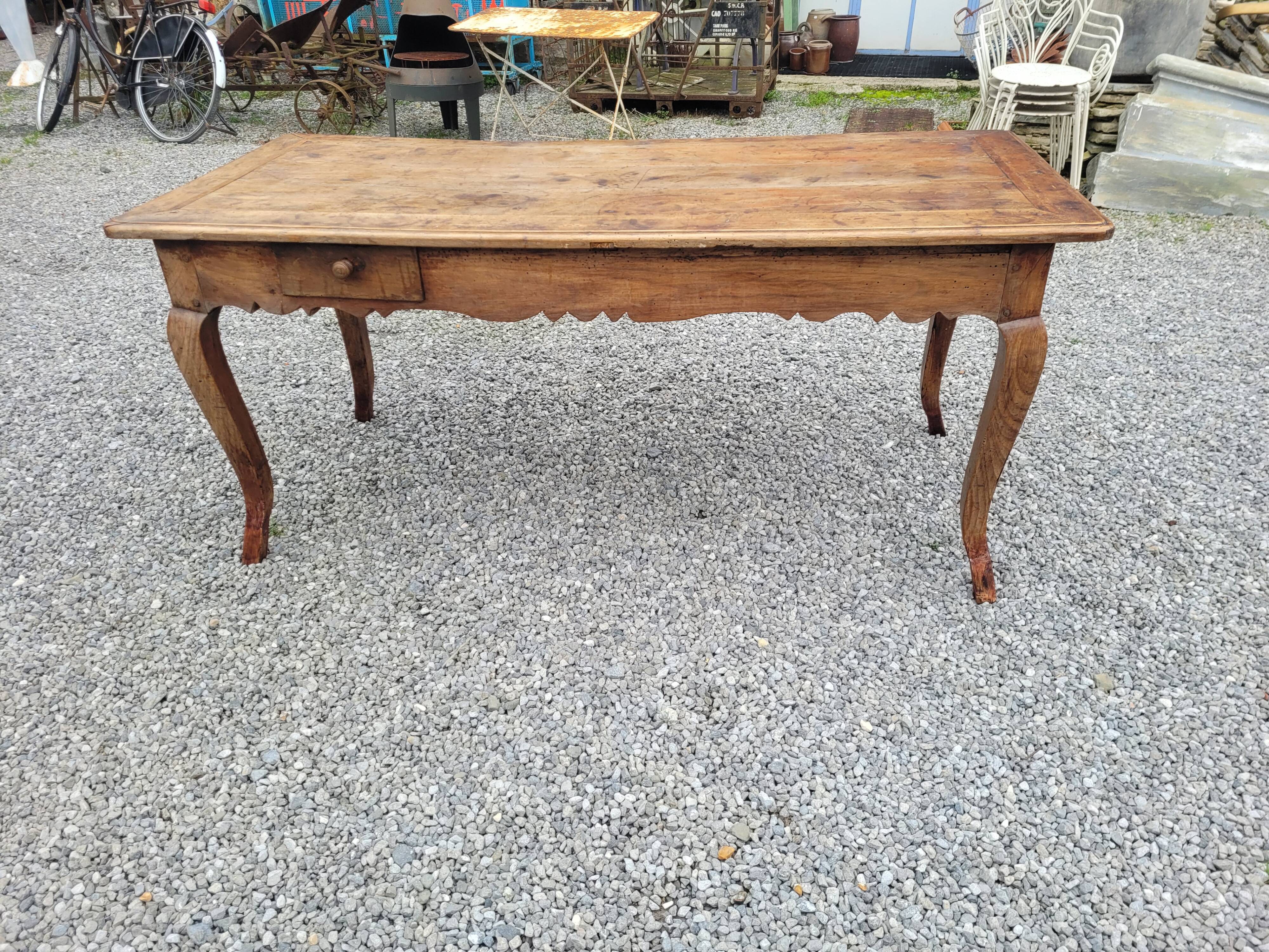 Table de ferme XVIIIème style Louis XV en merisier