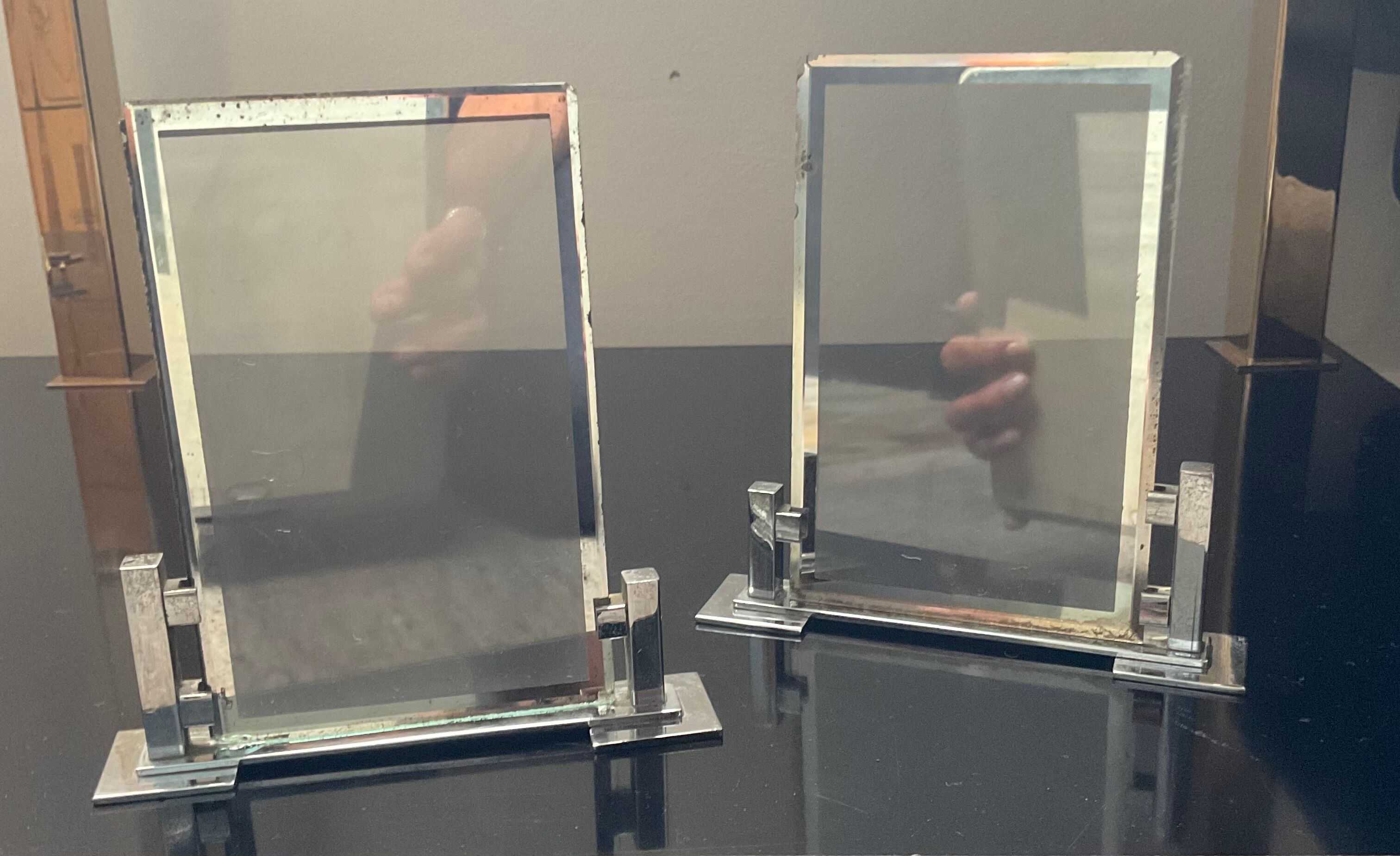 Pair of Art Deco frame to pose