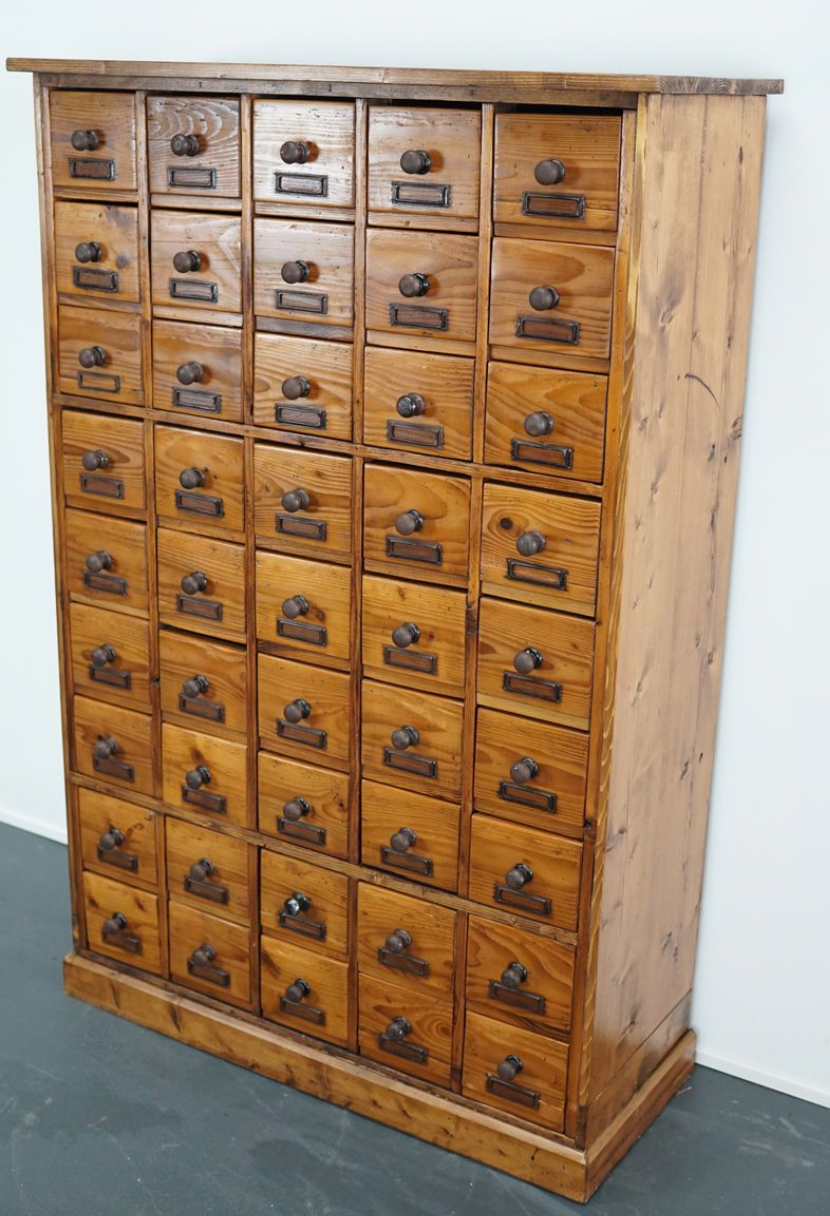 Armoire d'apothicaire Allemande en pin 1930s