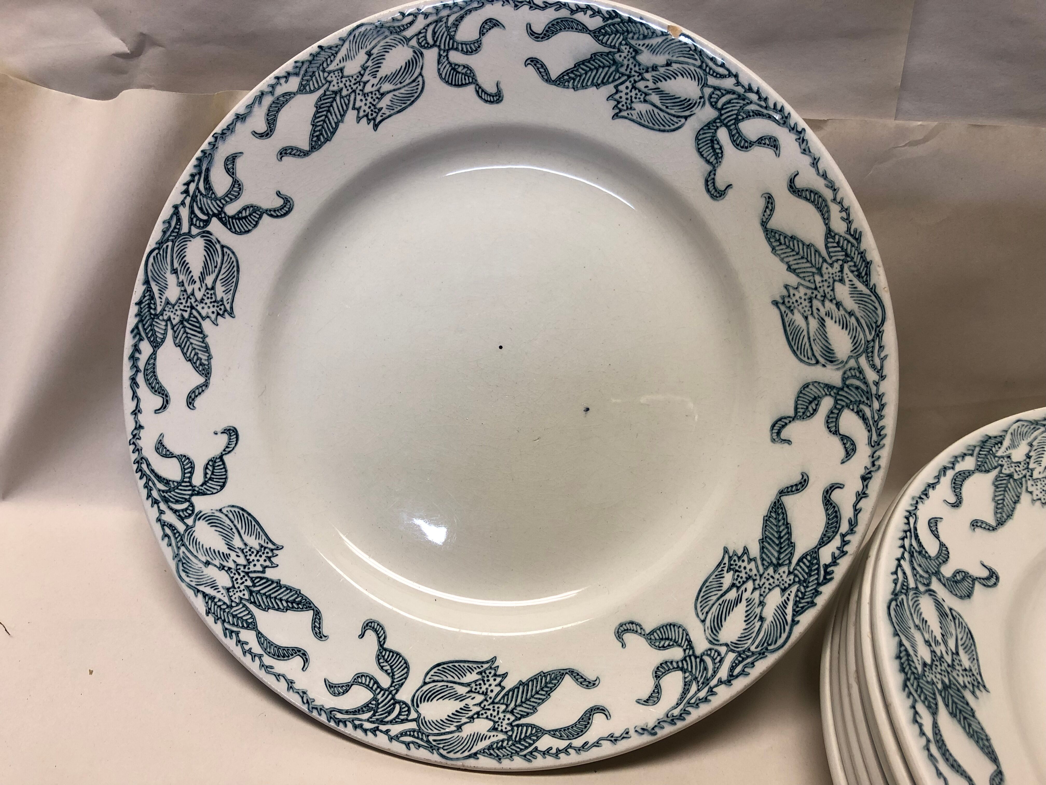 Set of 8 plates Longwy Tournefeuille