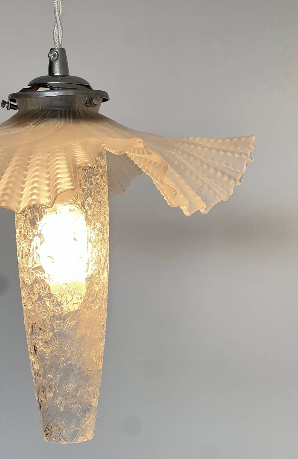 Vintage frosted opaline and art-deco tulip pendant light.