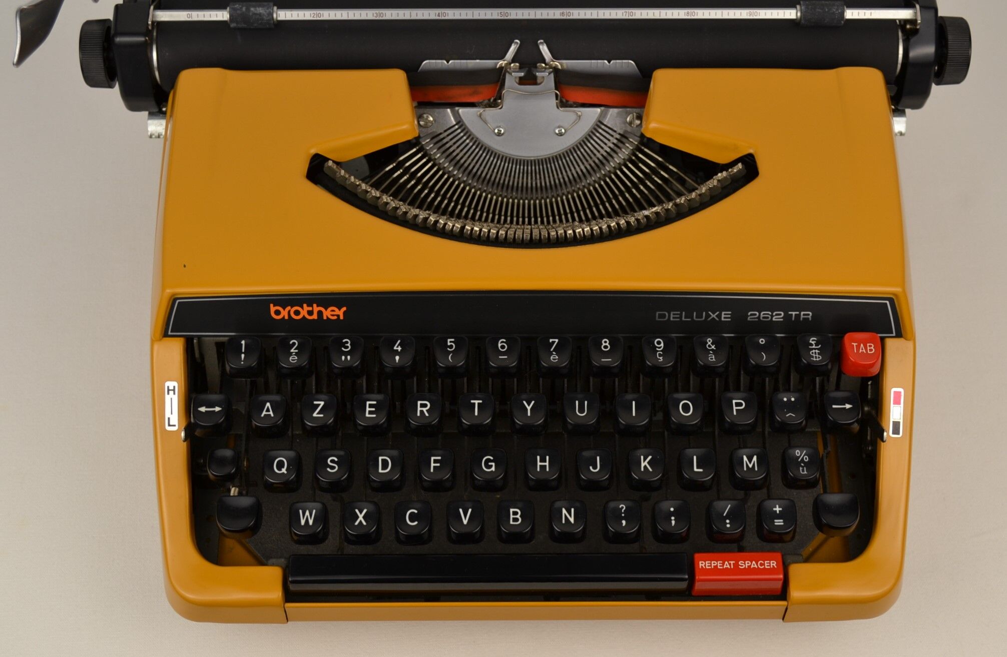 Brother deluxe 262tr mechanical typewriter - new tape