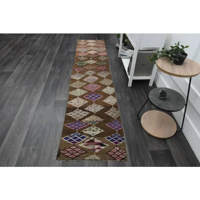 Tapis de couloir vintage turc Oushak fait main en laine et coton marron, années 1970