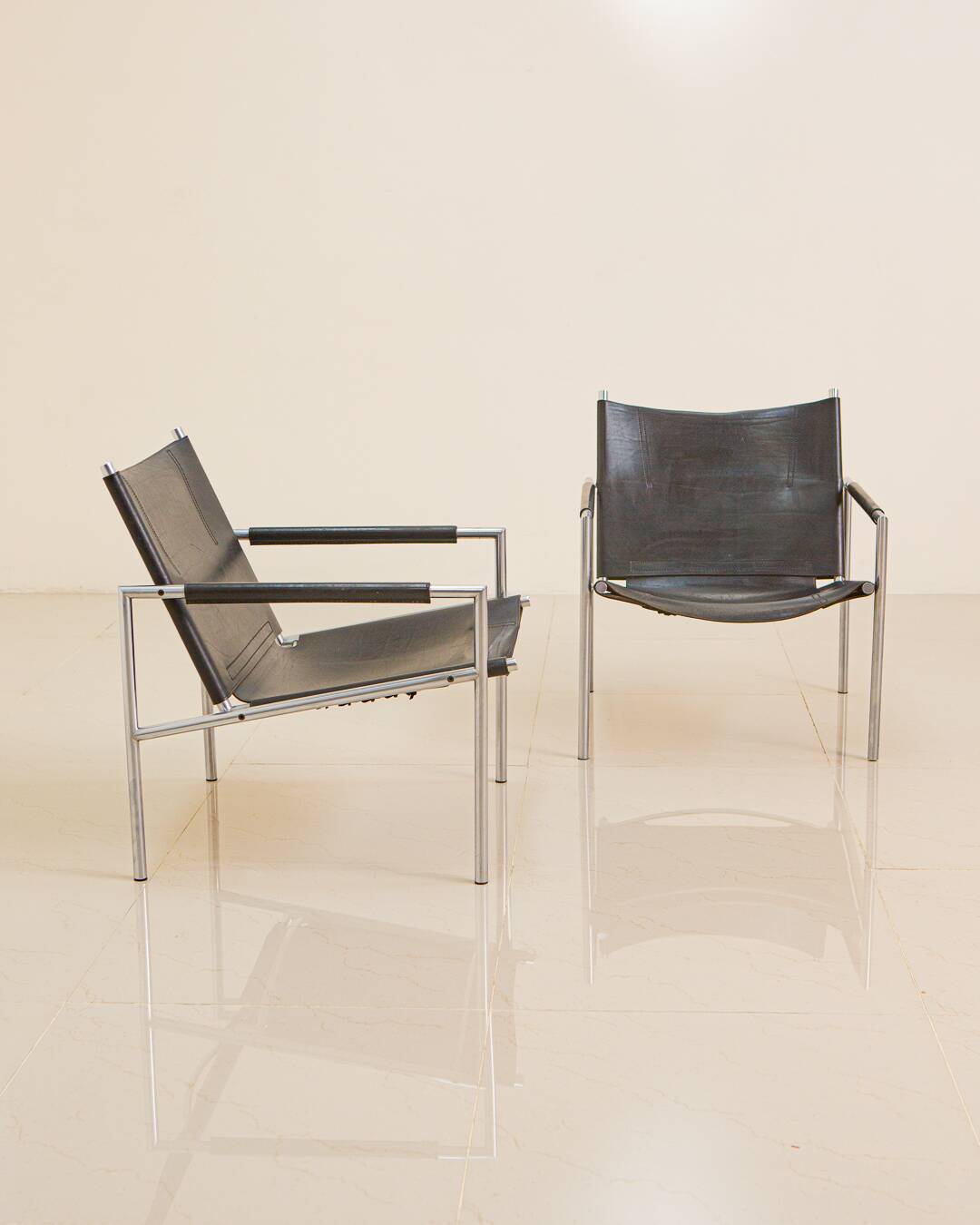 Pair of "SZ02" black leather armchairs by Martin Visser for Spectrum 60's