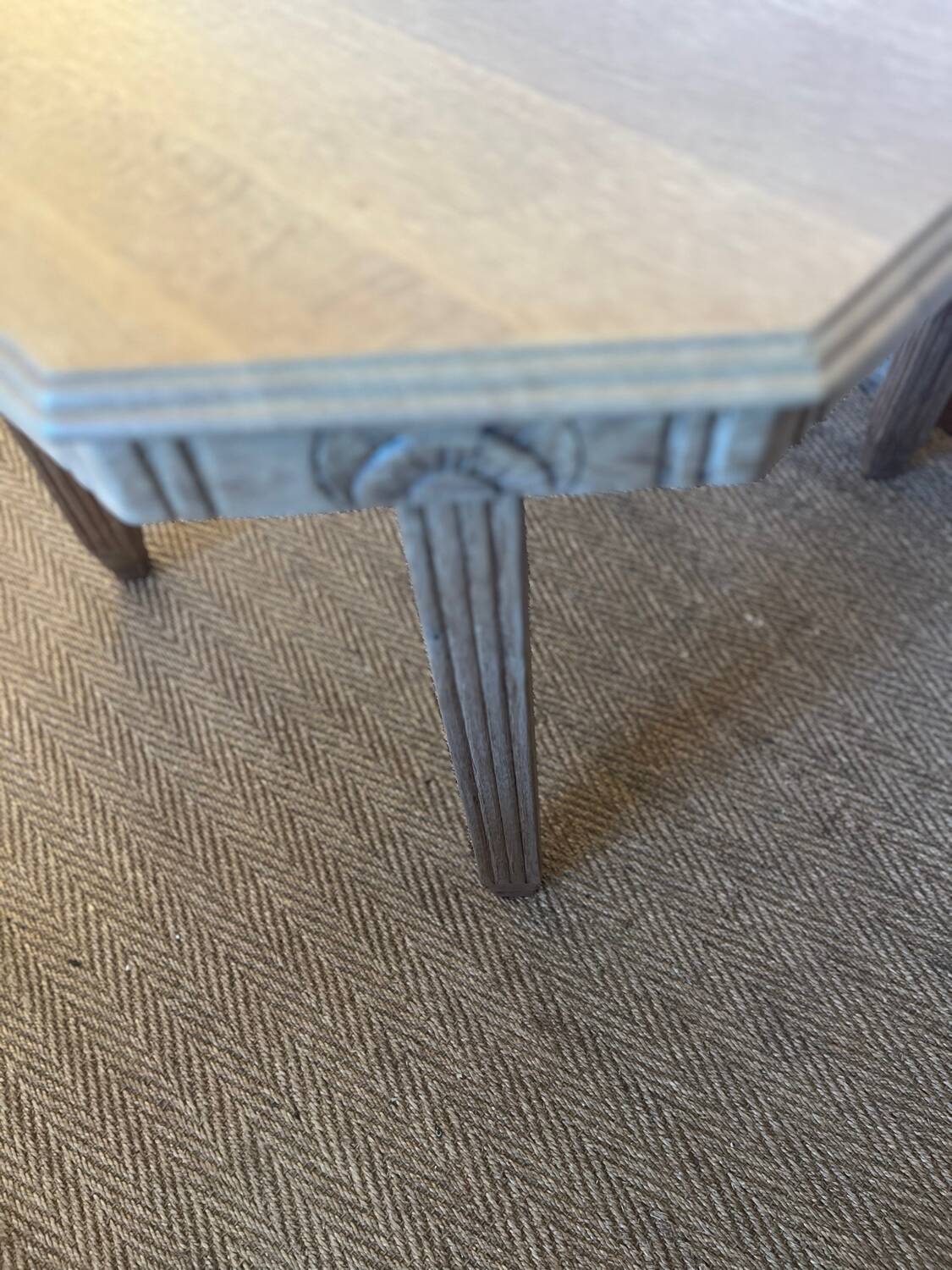 Extendable wooden art deco table for 4 to 8 people