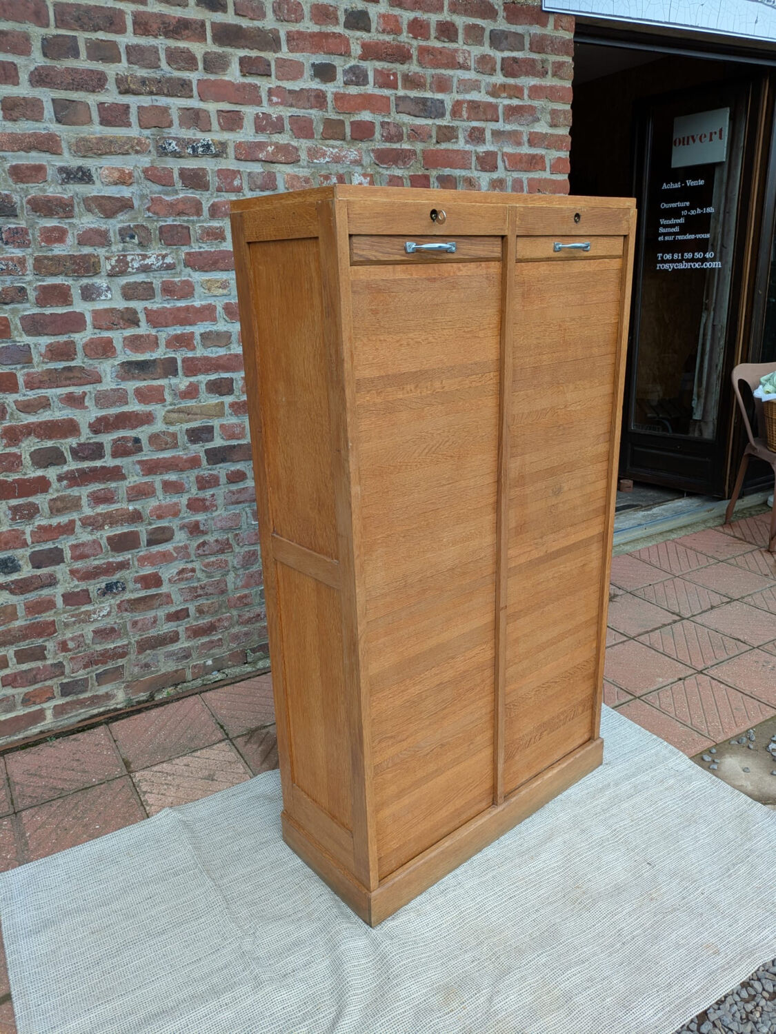 Curtain-top filing cabinet