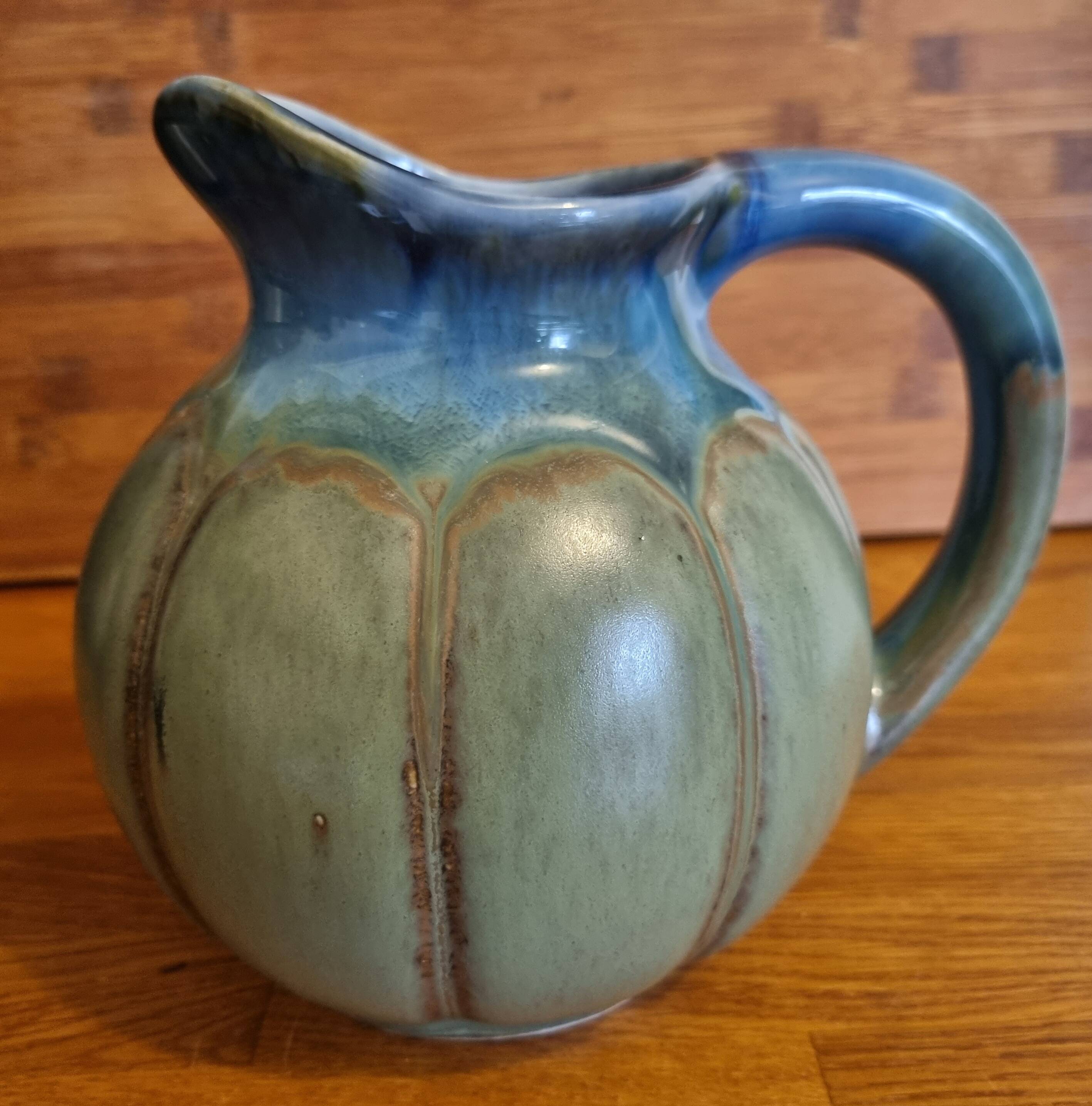 Vintage pitcher 1 L melon shape