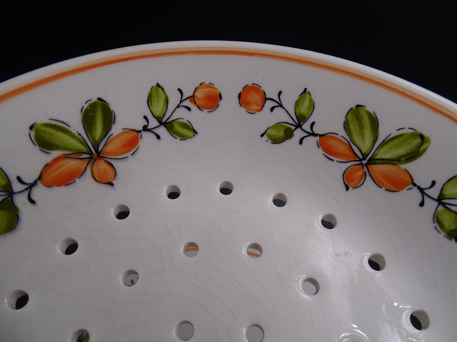 Beautiful set plate to drain strawberries in Gien earthenware
