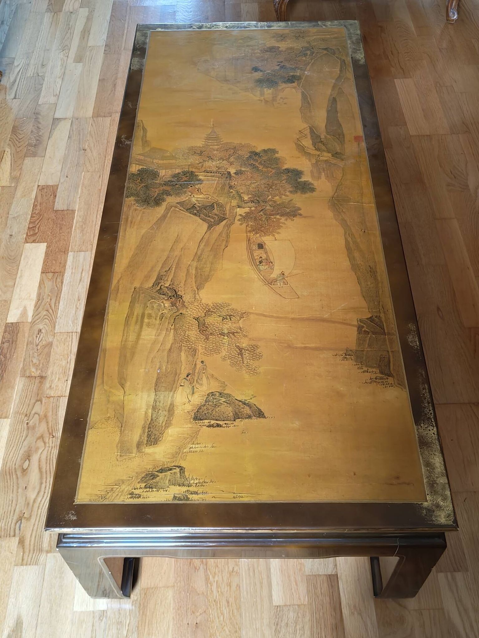 Table basse laquée décor chinois magnifiquement peint