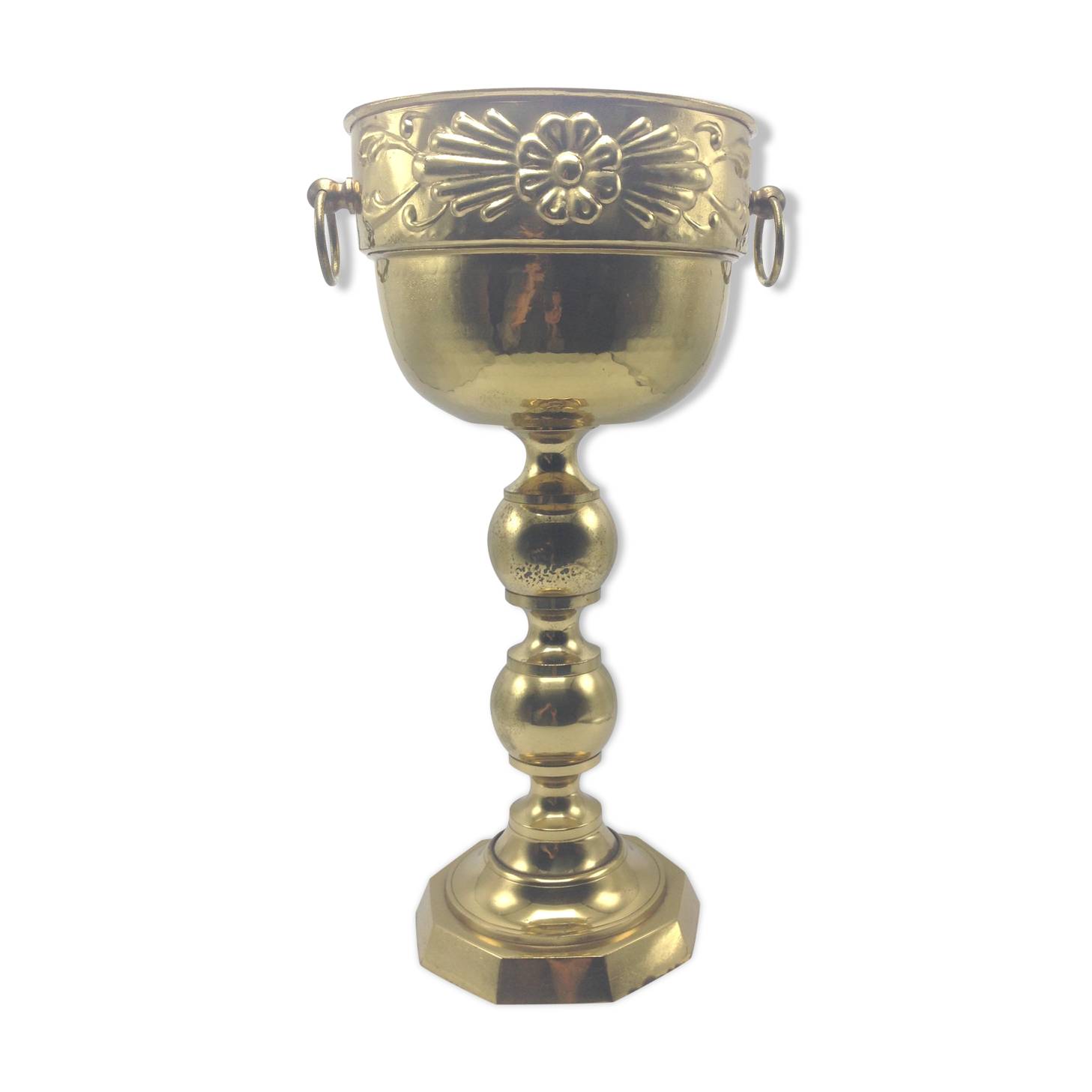 Old planter on foot in hammered brass pushed back height 44 cm