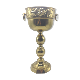Old planter on foot in hammered brass pushed back height 44 cm