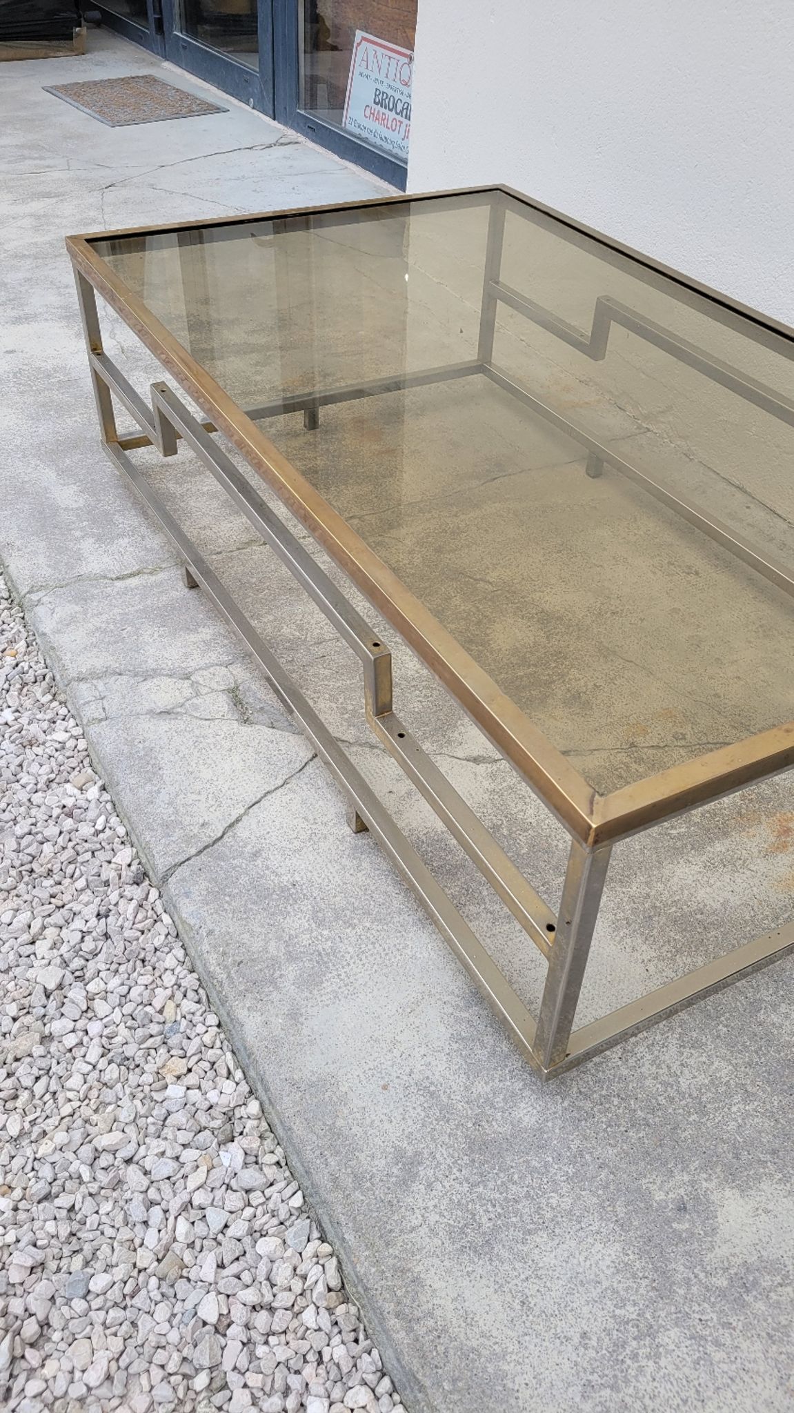 Table basse rectangulaire en laiton et métal chromé 1970 design