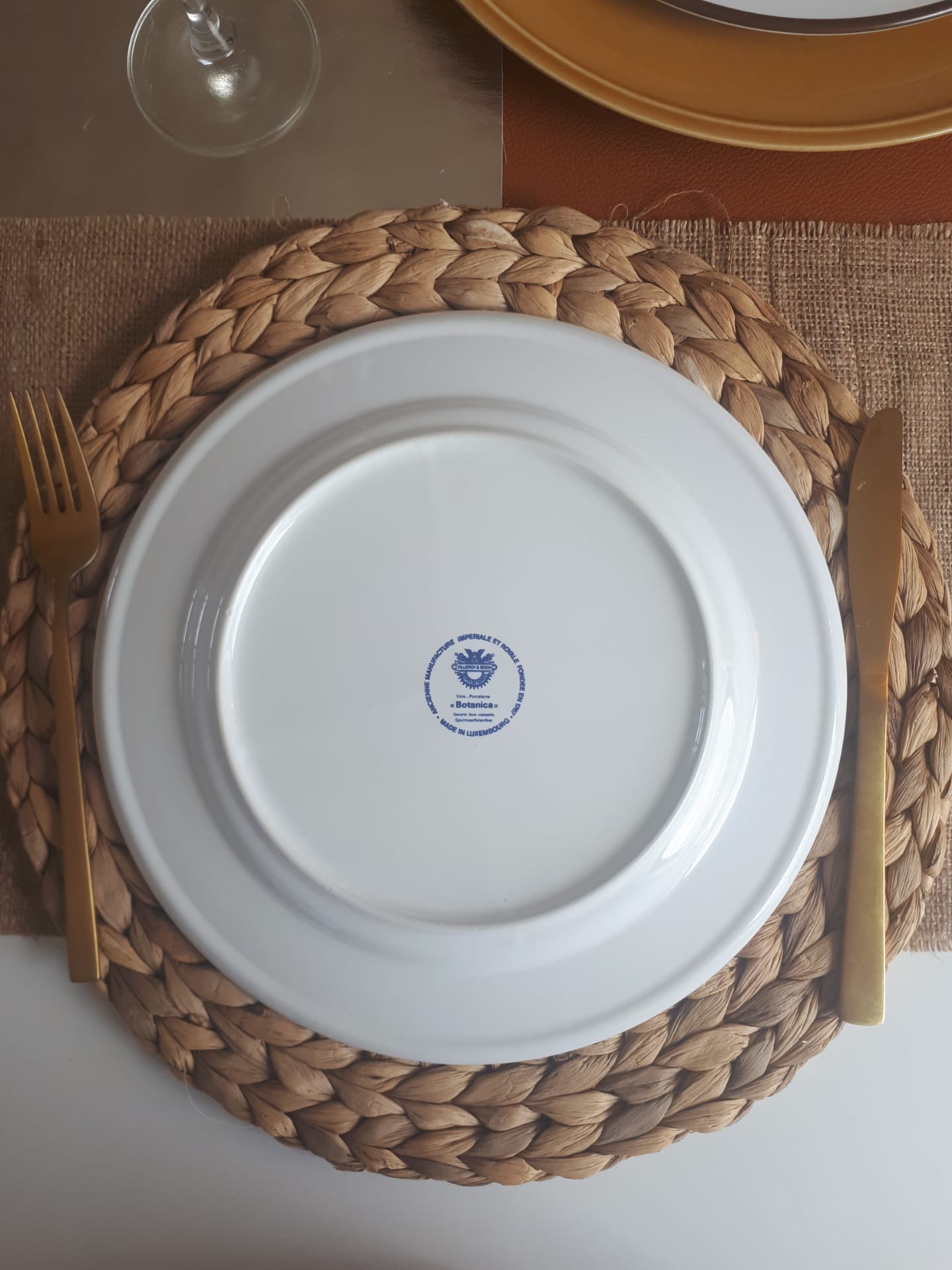 Lot of 4 flat plates "Anthemis" from the service "Botanica" of Boch
