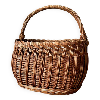 Panier en osier tressé