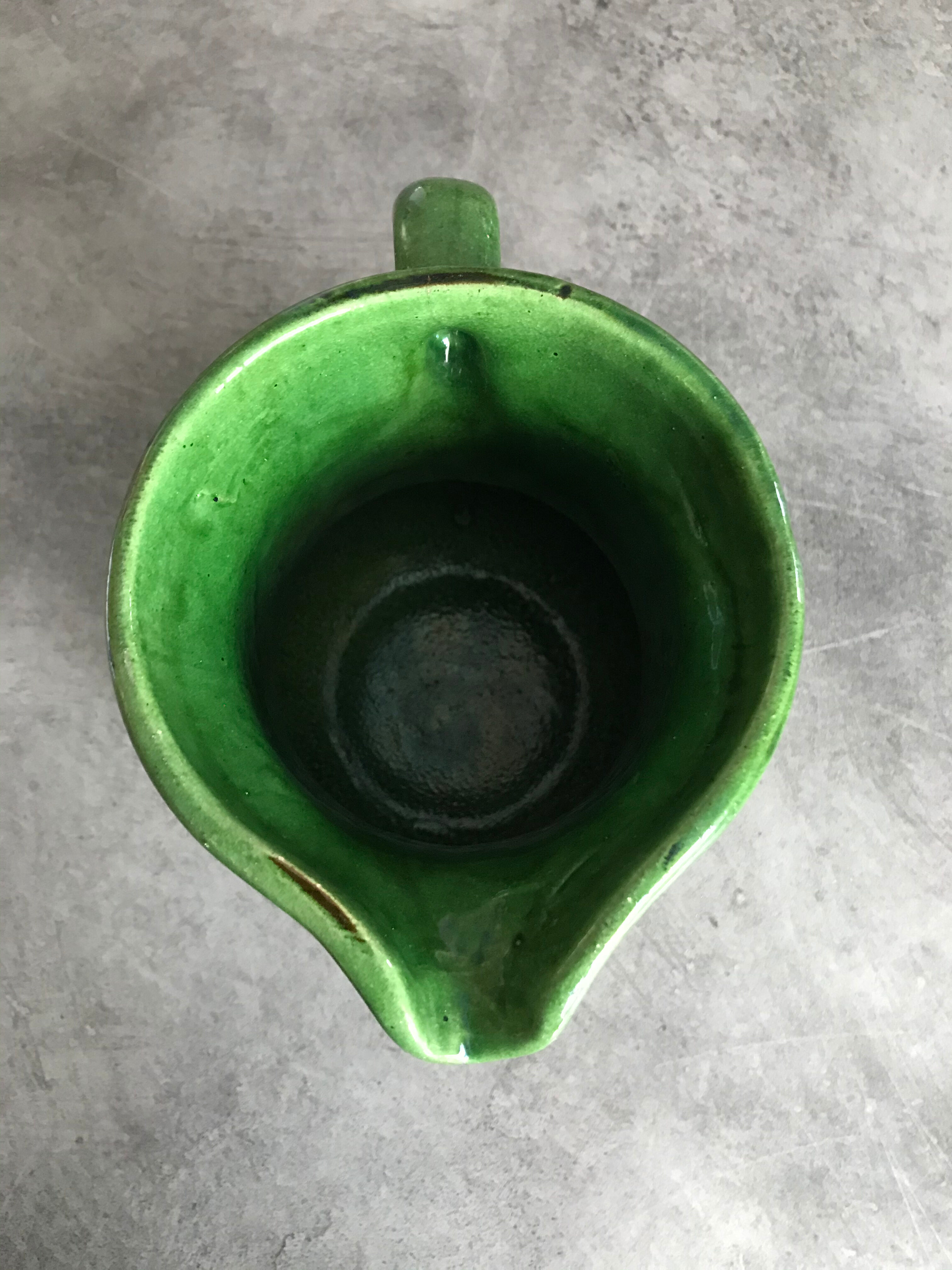 Pichet in vintage in terre cuite varnished shades of green