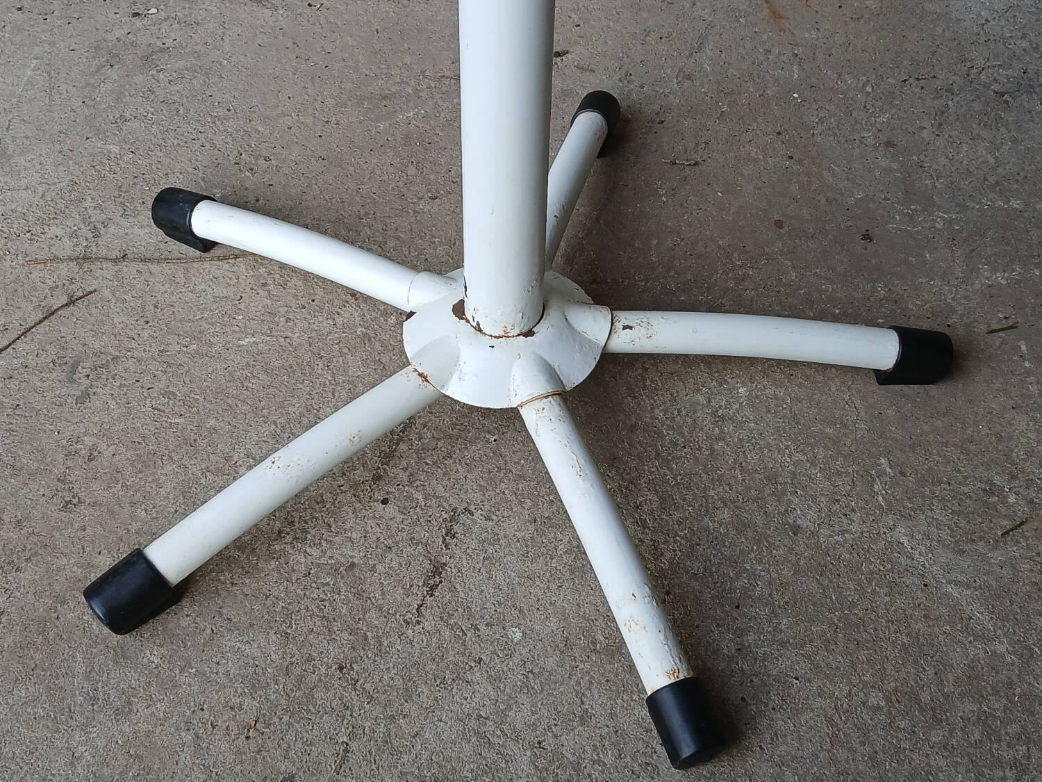 Telescopic bar or workshop stool