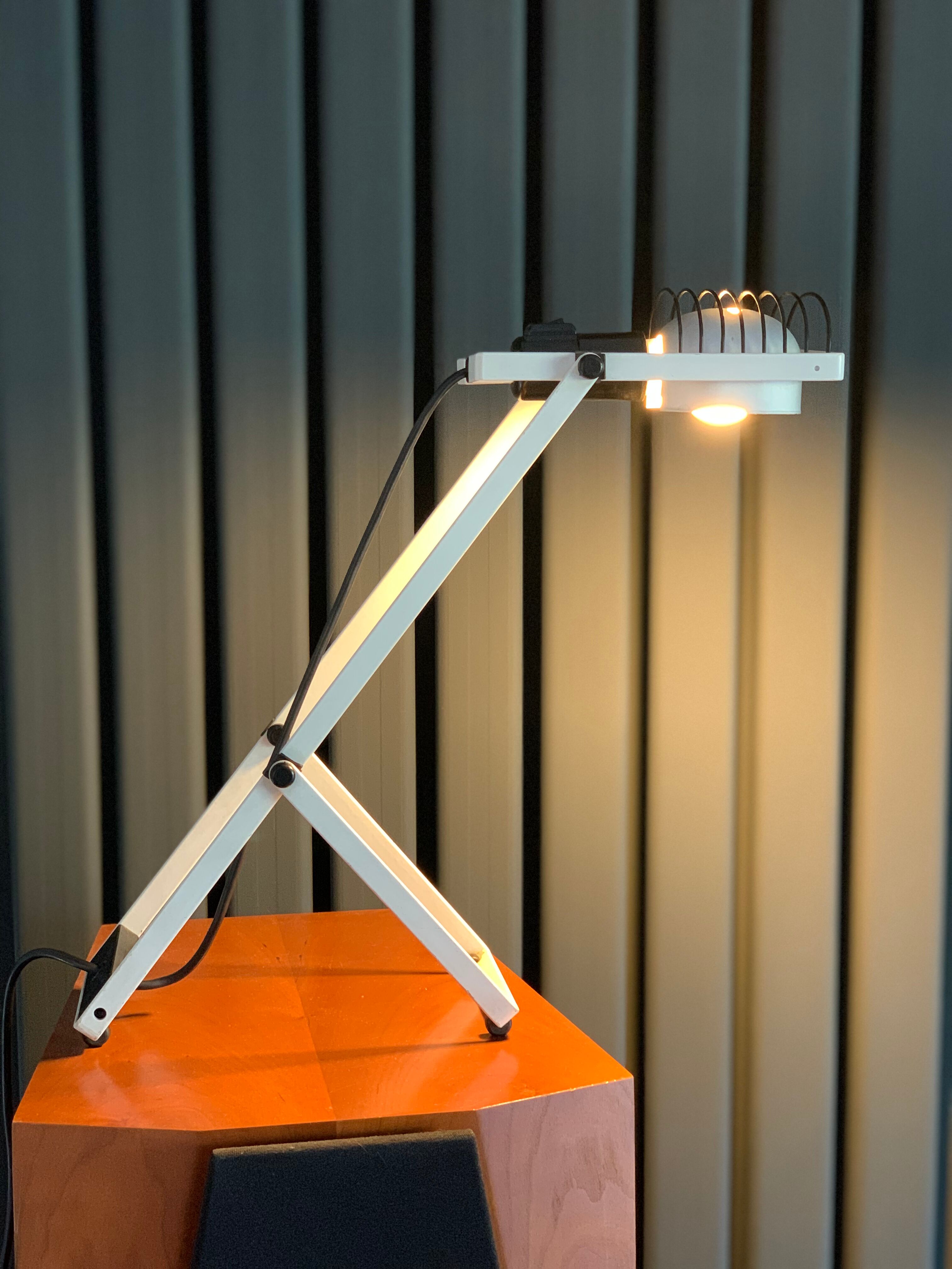 Lamp model "Sintesi" of tavolo by Ernesto Gismondi for Artemide / Italy 70s / white model