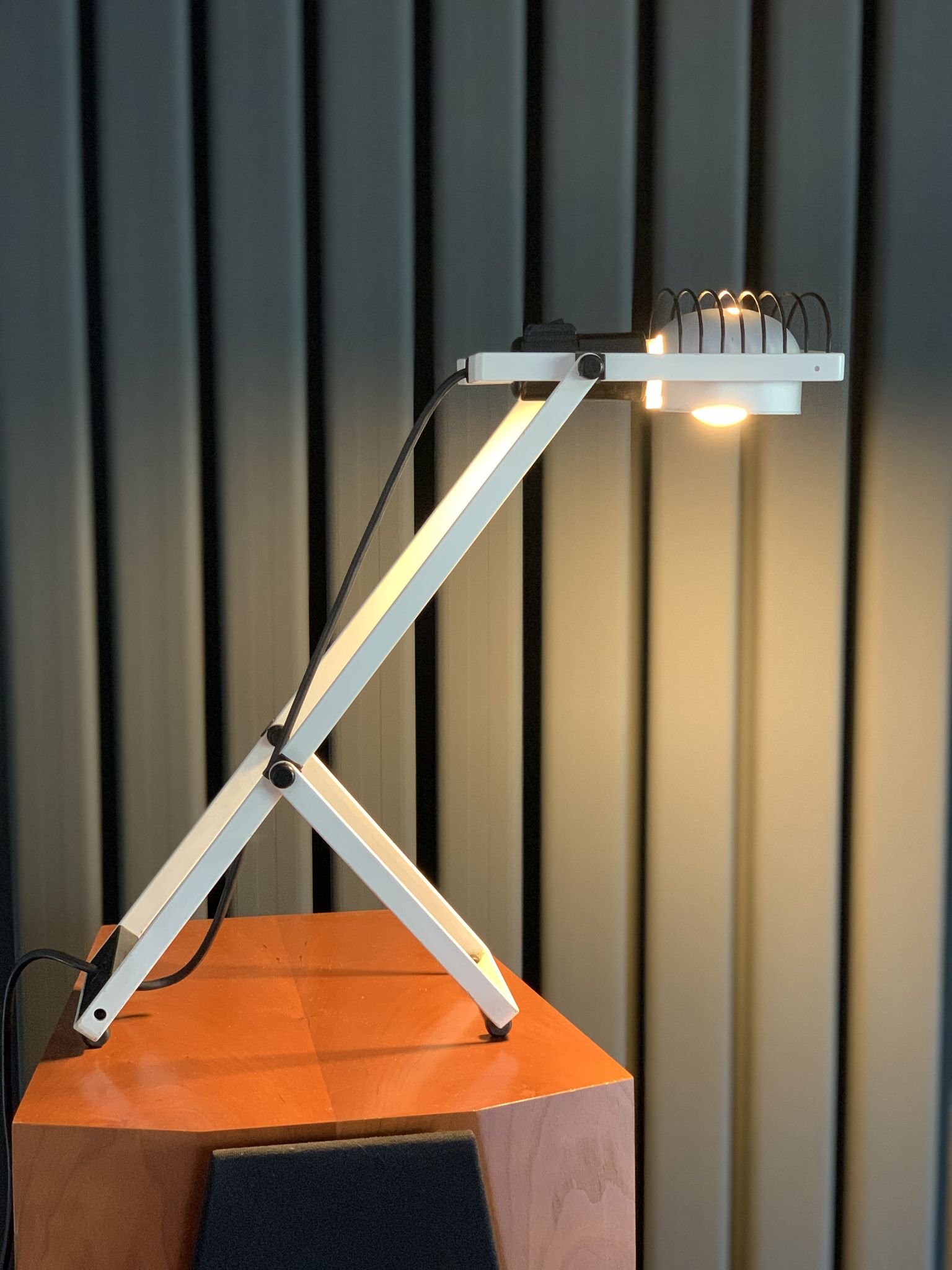 Lamp model "Sintesi" of tavolo by Ernesto Gismondi for Artemide / Italy 70s / white model