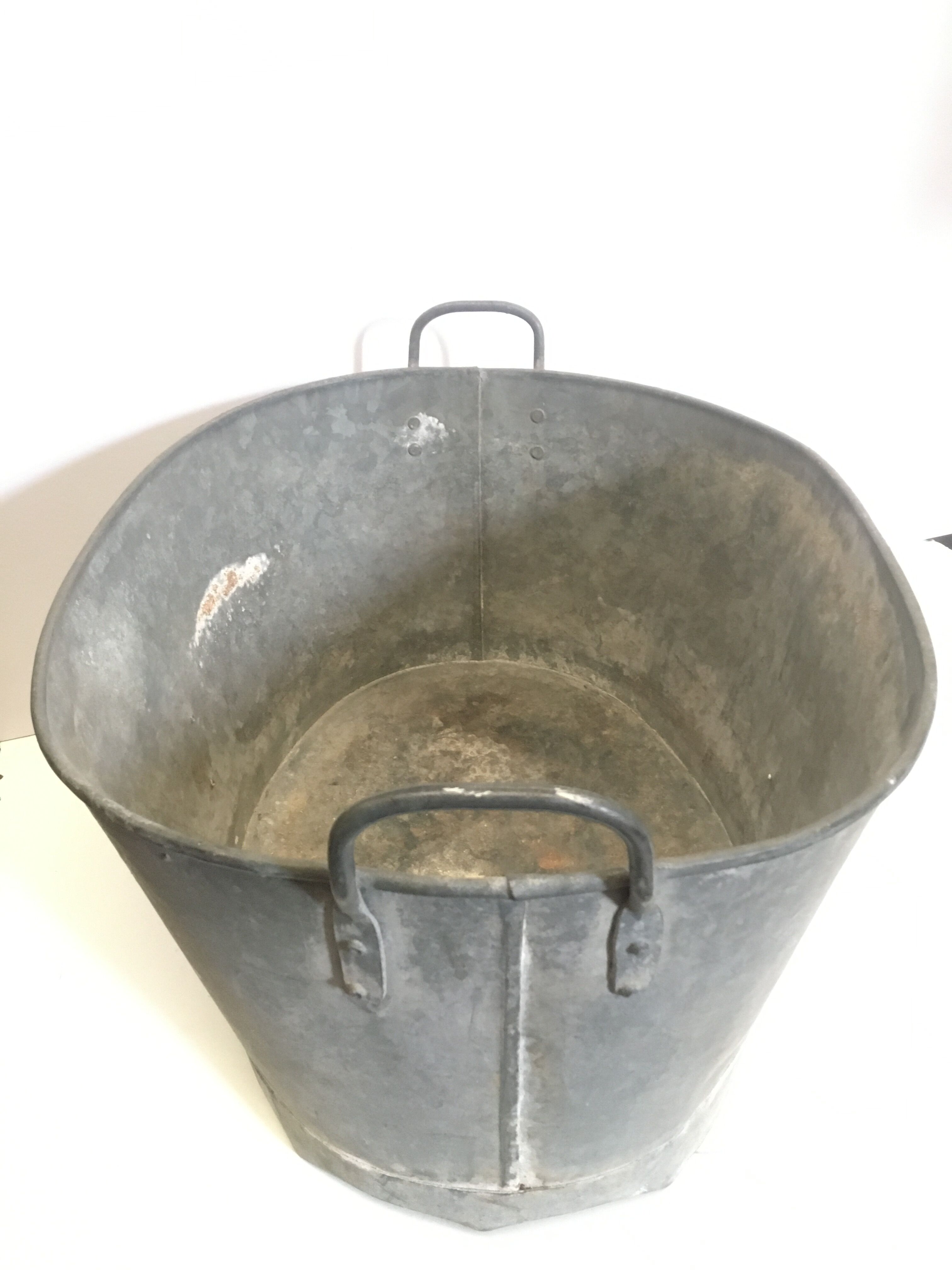 Vintage zinc basin with handle