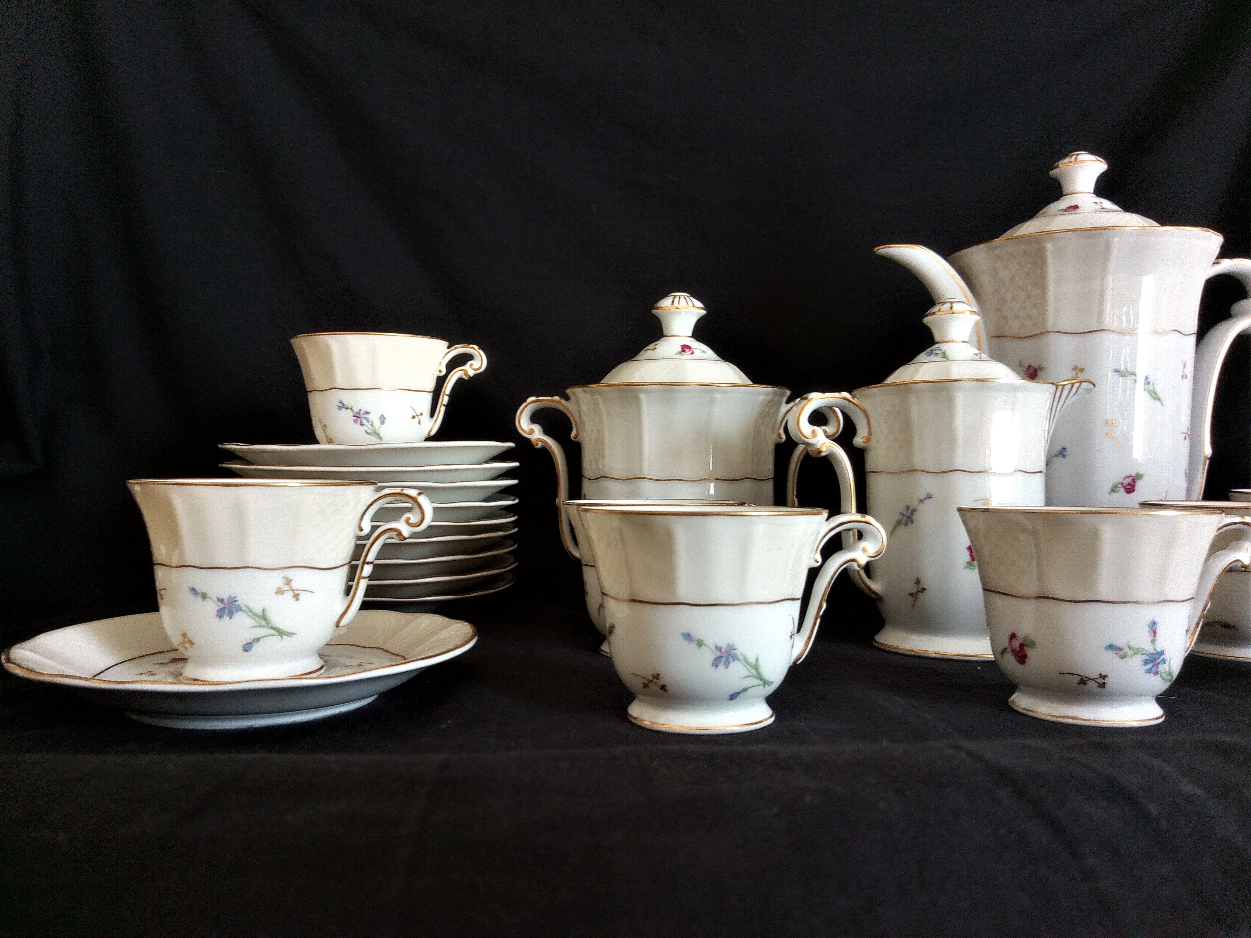 L. Bernardaud & Cie. - Limoges porcelain coffee set, Pompadour model, 1900s - 1927s