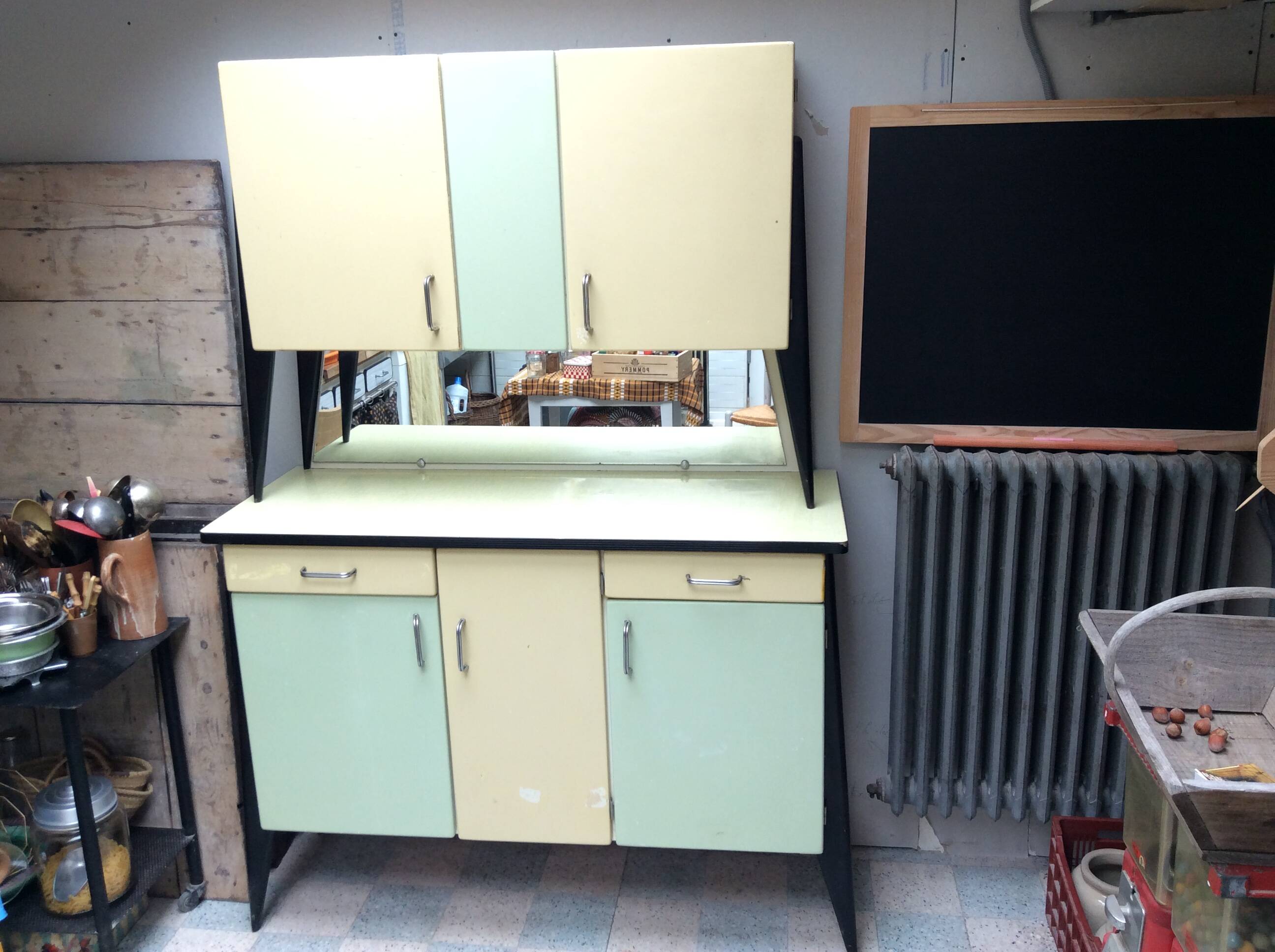 Kitchen sideboard in wood and Formica