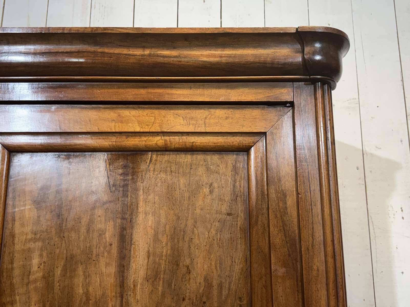 Armoire en noyer 19ème