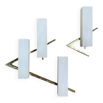 Paire d'appliques asymétriques Hollywood Regency, bronze -verre opalin, 70s