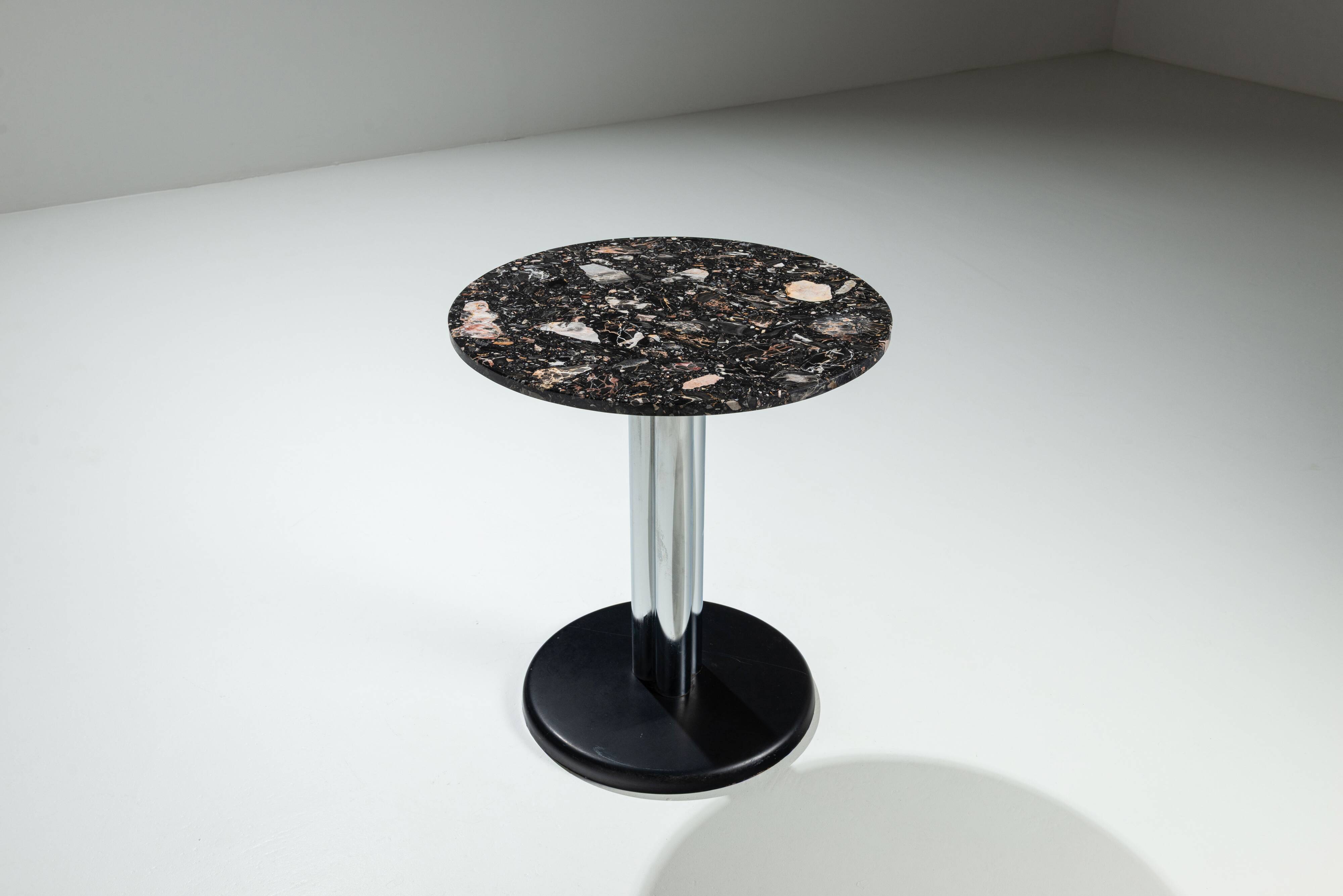 Round sidetable with stone top and three chromed legs