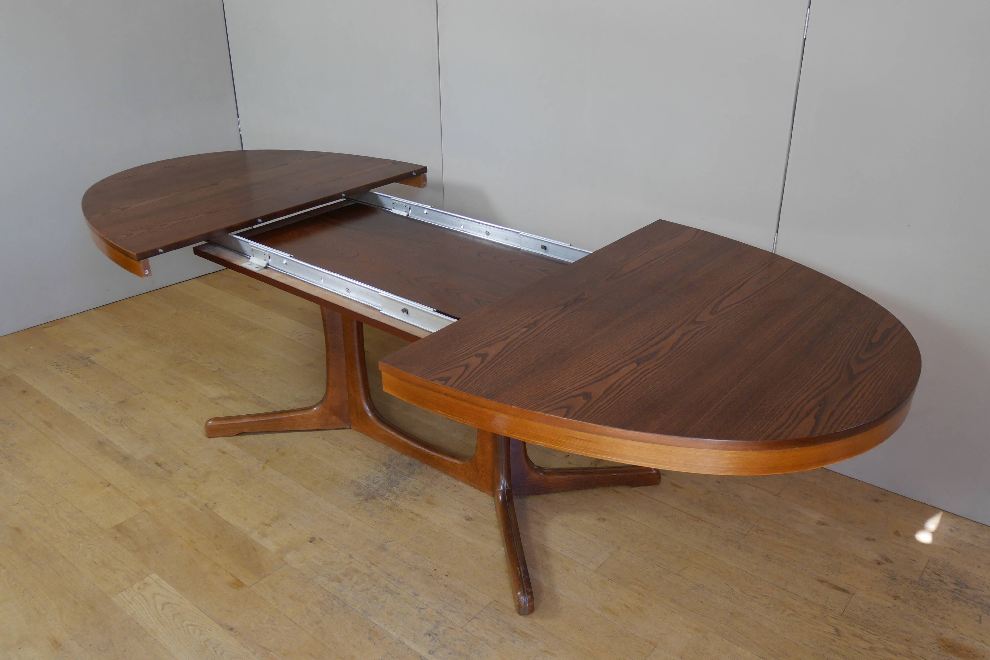 Extendable oval table baumann in elm central foot