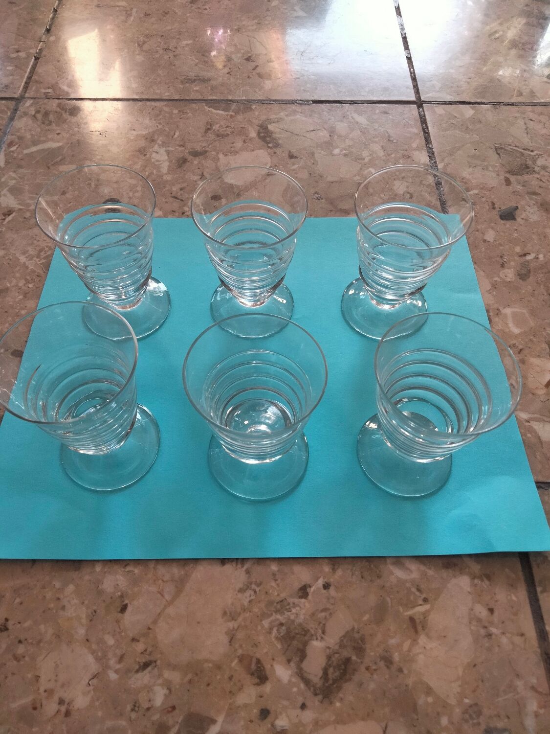 6 verres à liqueur