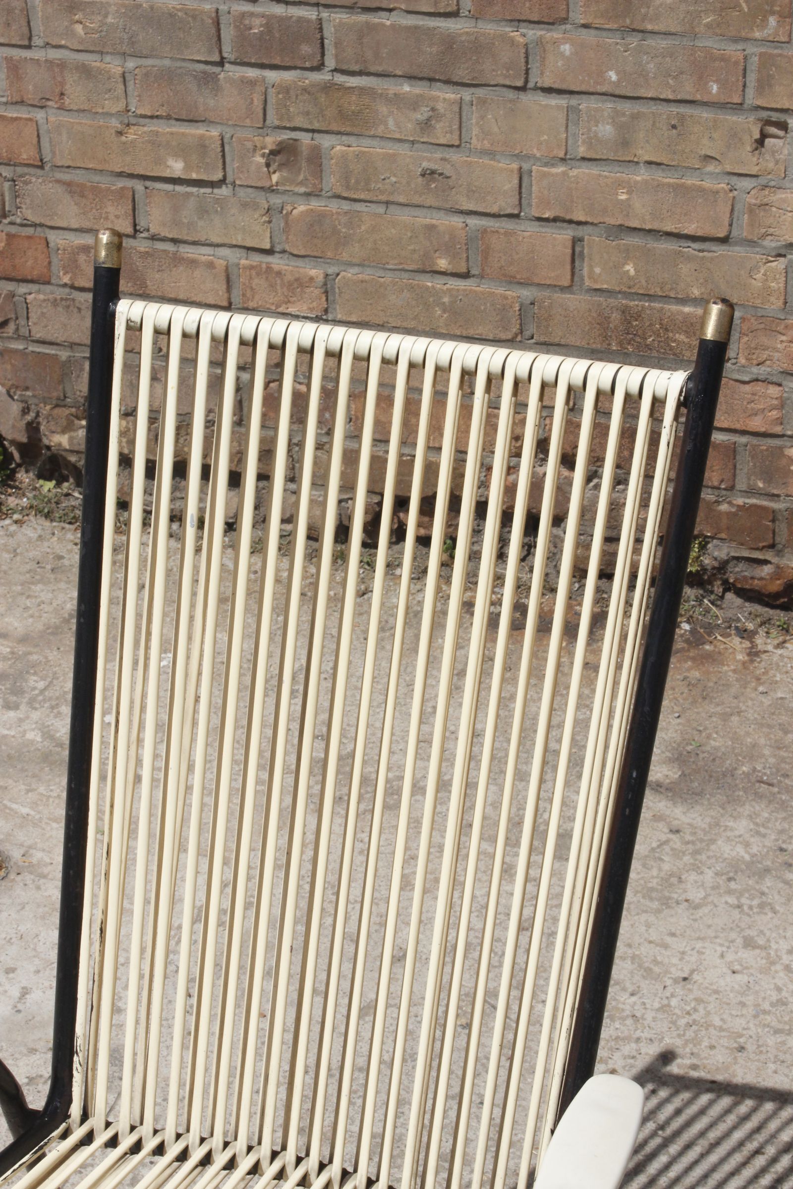 Fauteuil fer forgé, laiton & scoubidou, France 1950s