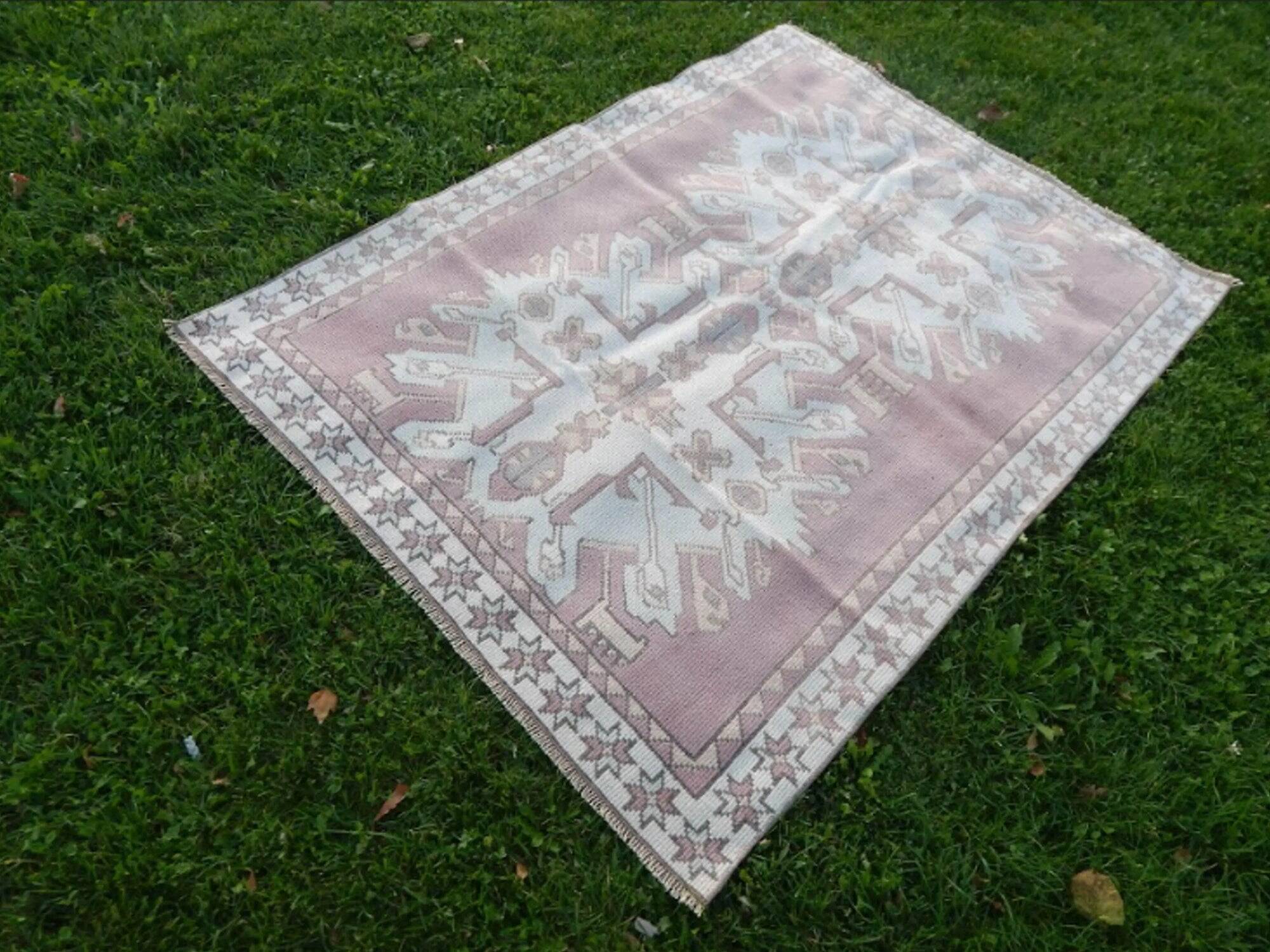 Vintage handmade Turkish rug 120x168 cm