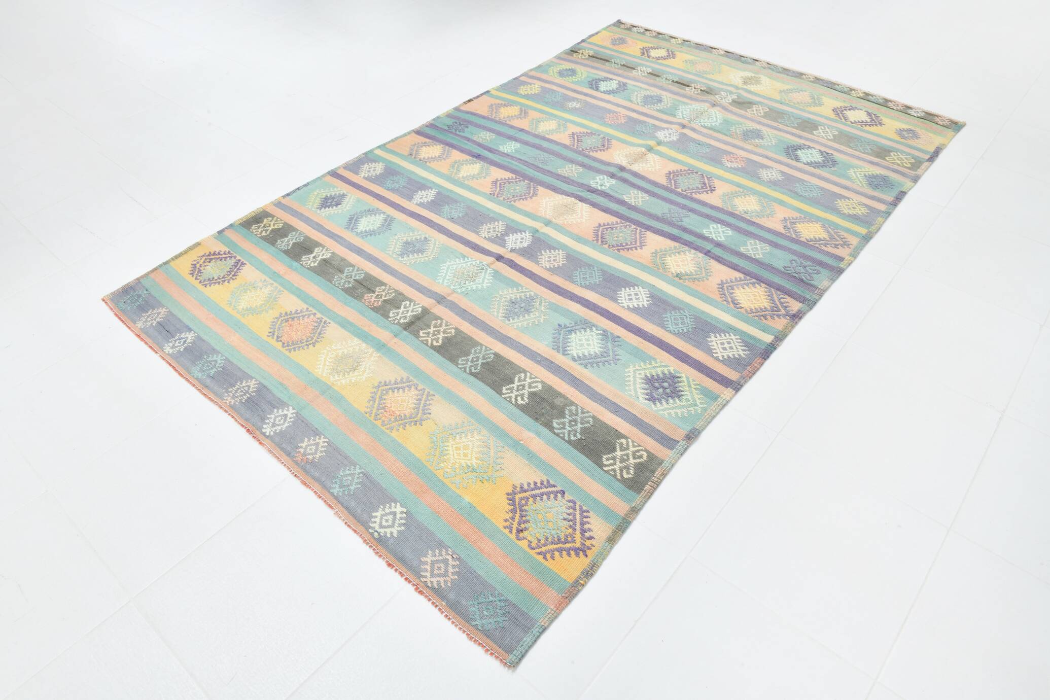 Tapis Kilim Anatolien 5x9 ft – Rayures Pastel en Vert Menthe, 163x268Cm