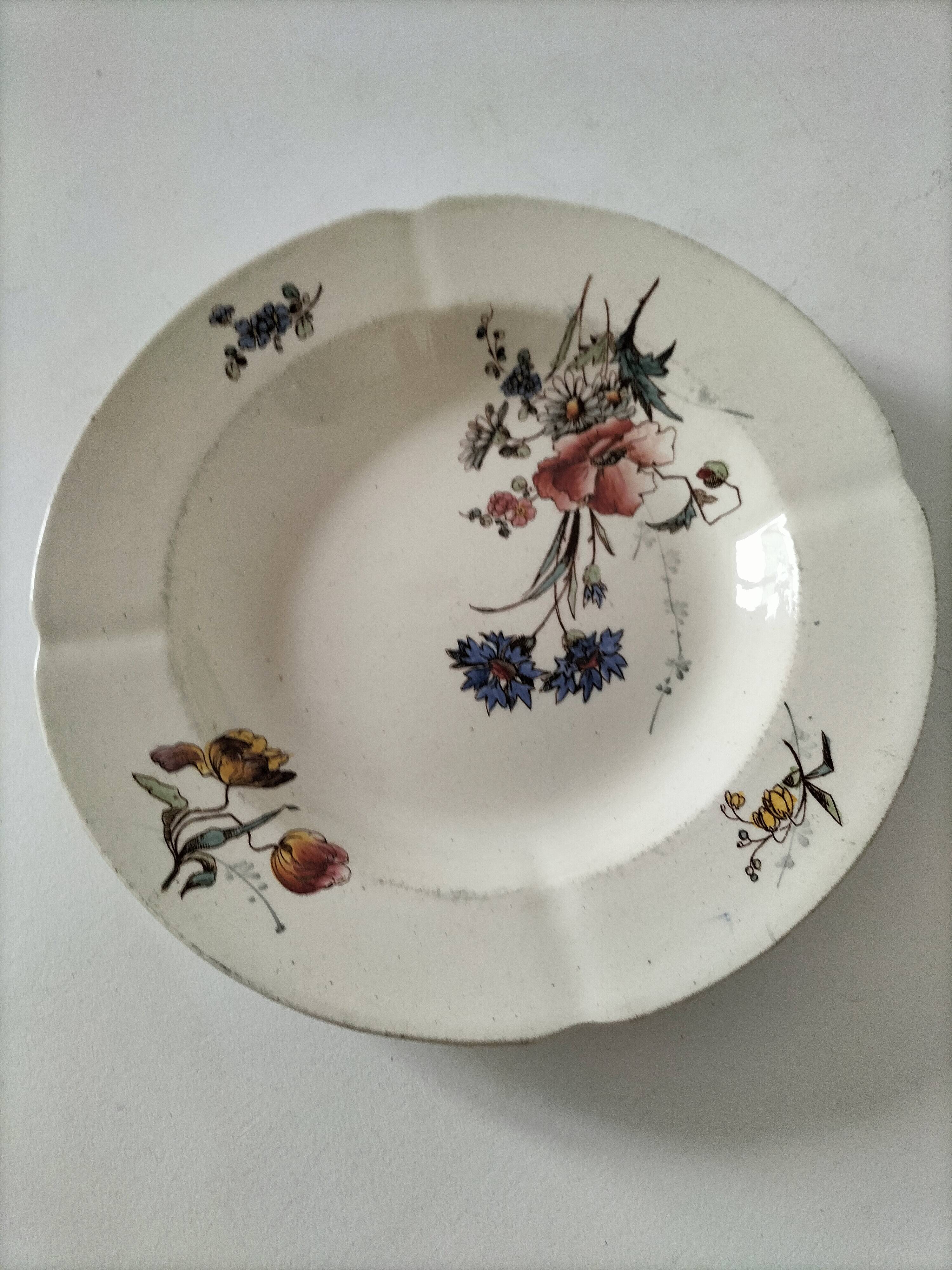 Assiette creuse Terre de Fer HB & Cie décor fleurs des champs 1900-1910