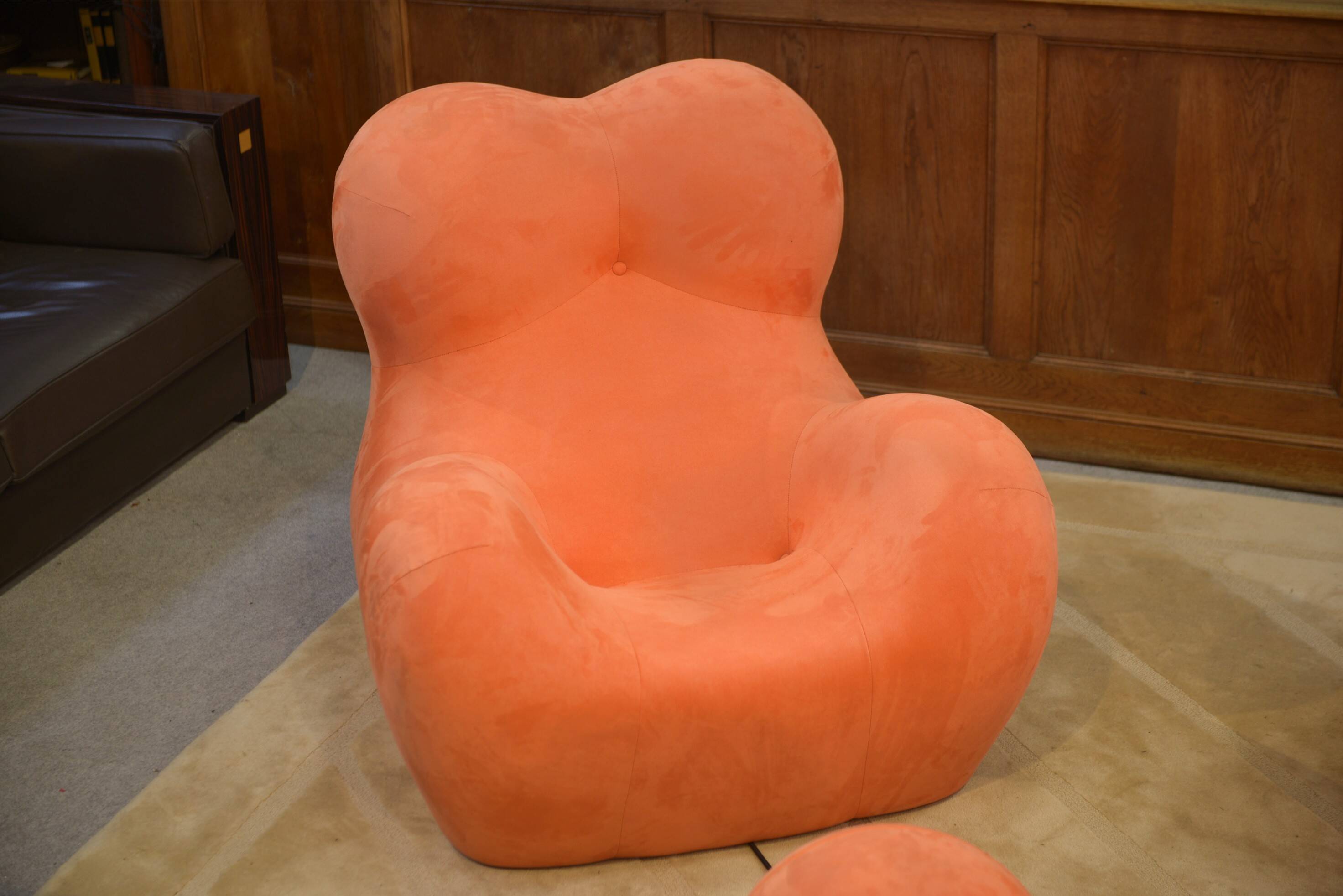 Pair of "Mamma" armchairs with footrest by Gaetano Pesce