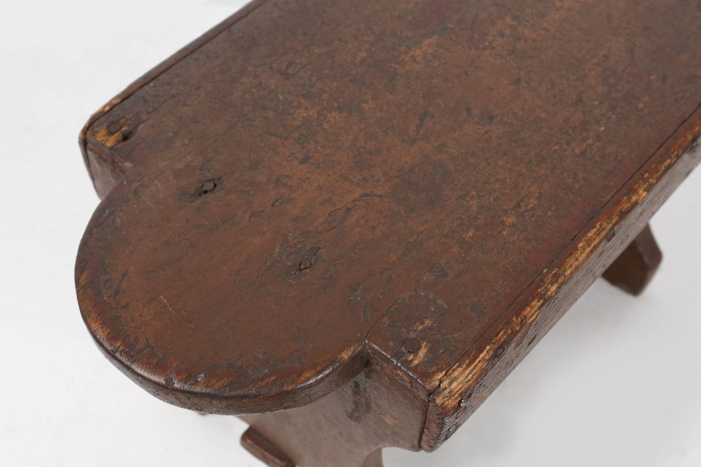 Tabouret bas rustique français en bois peint, vers 1900