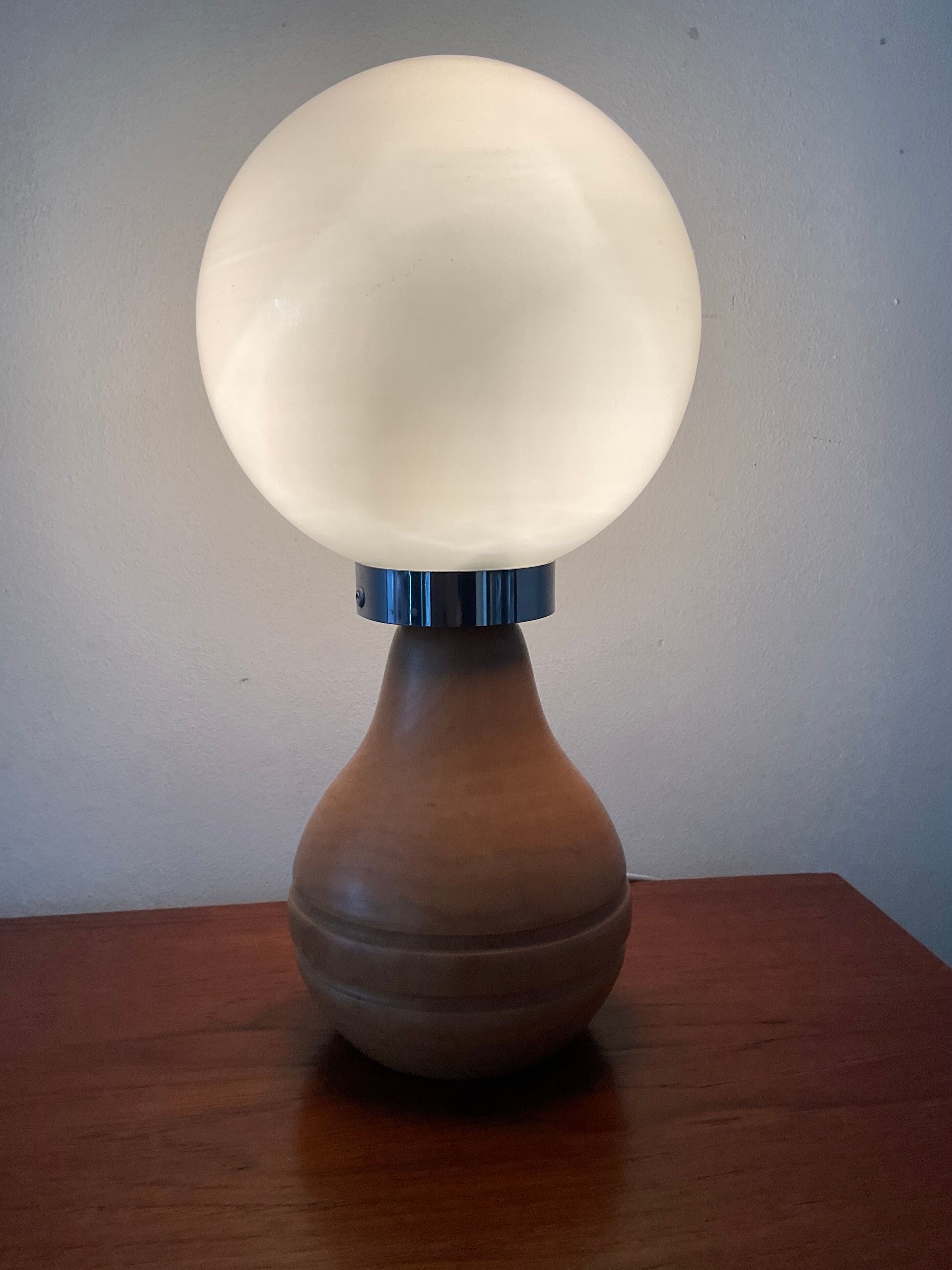 Vintage lamp in wood and opaline