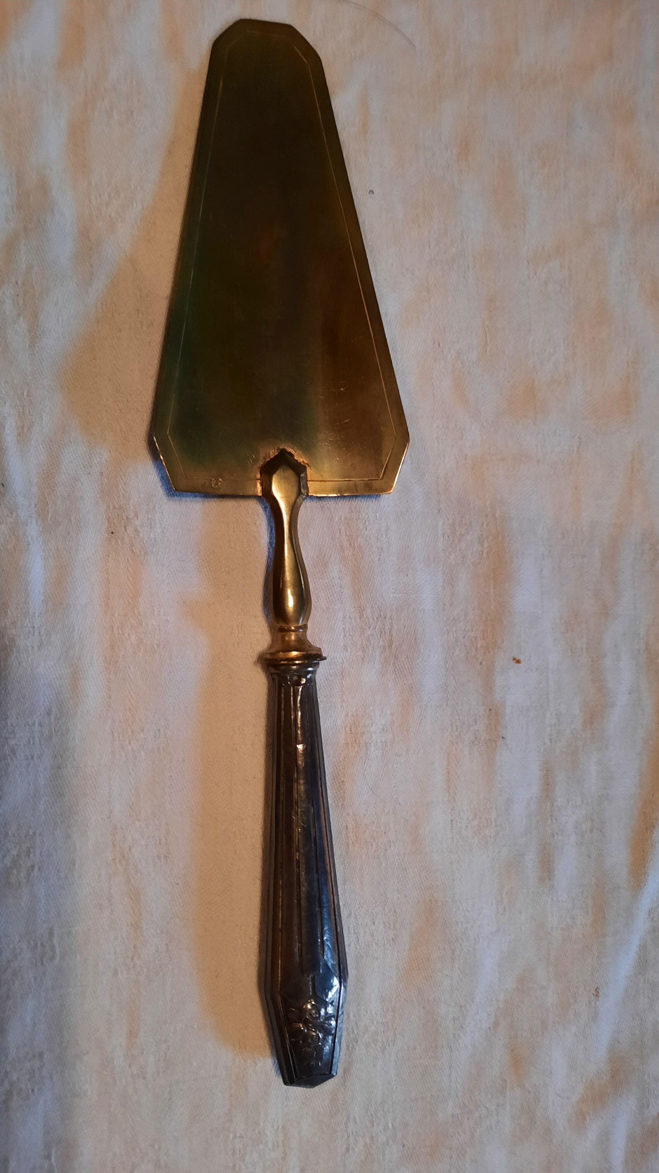 Silver metal pie server