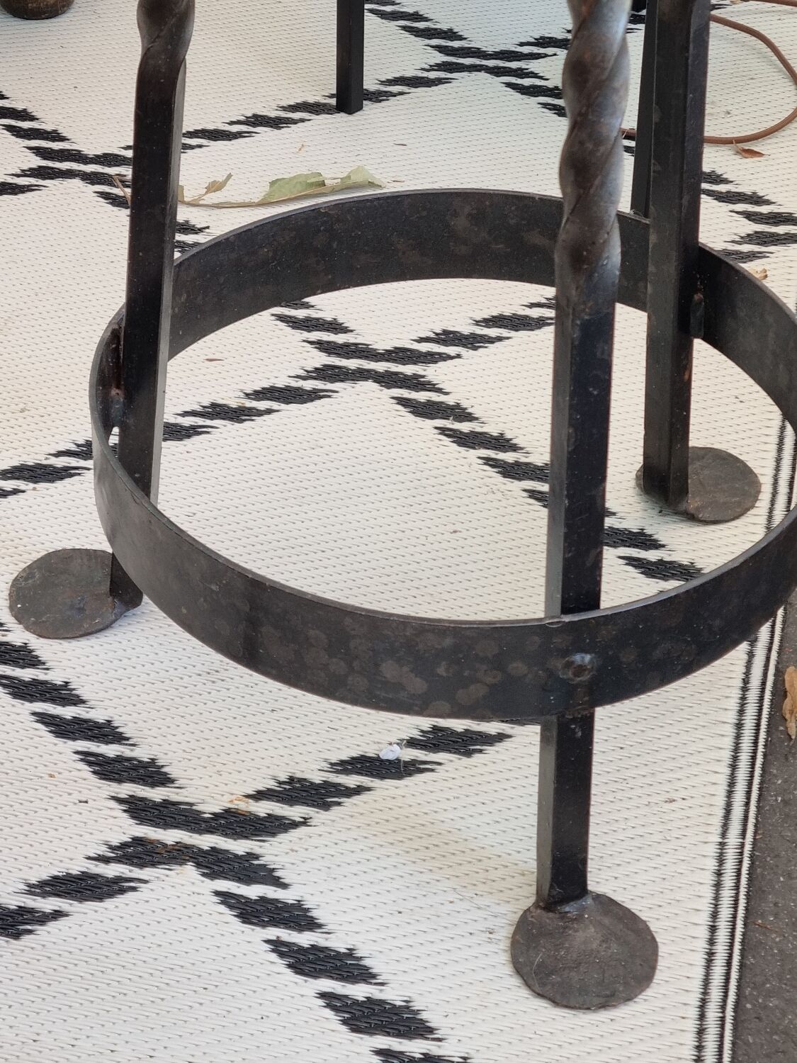 Stool in wrought iron and solid oak