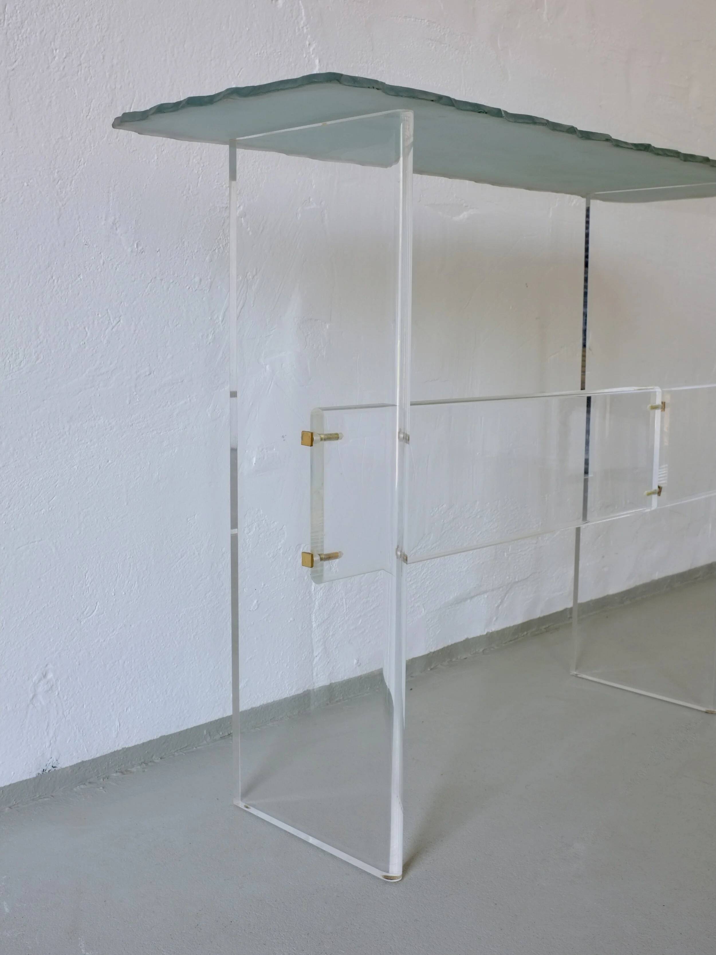 Console sculpturale en verre et lucite | Italie | Années 1980