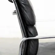Chaise Soft Pad EA 217 de Charles et Ray Eames pour Vitra