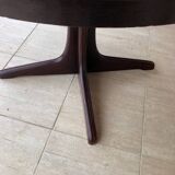 Baumann extendable round table