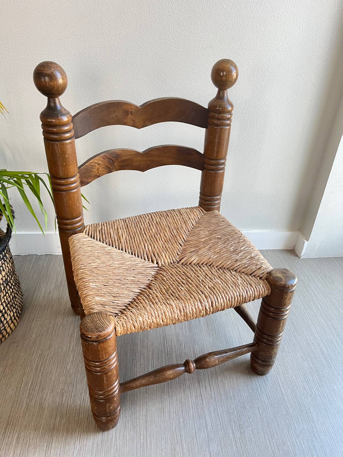 Chaise paille / bois dlg de Clarles Dudouyt