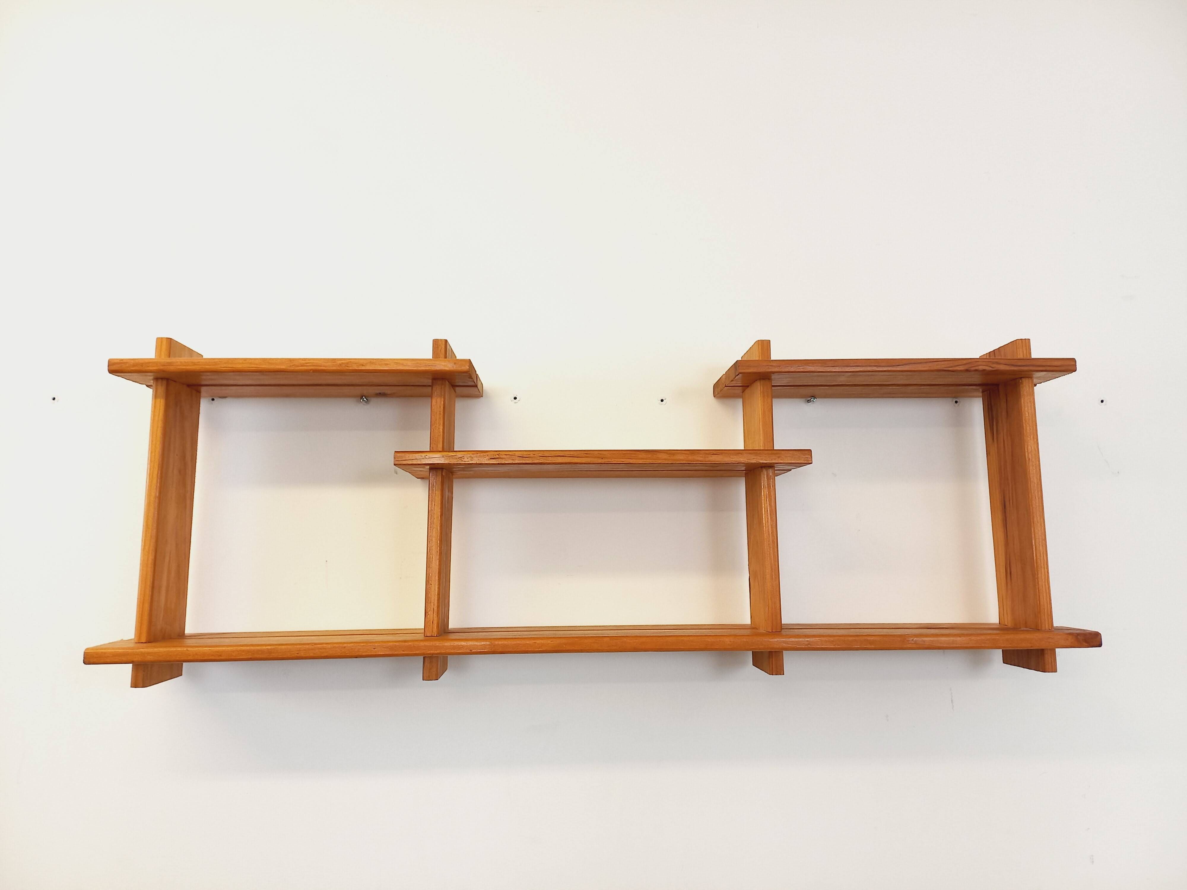 Vintage pine wall shelf in Maison Regain style from the 80s