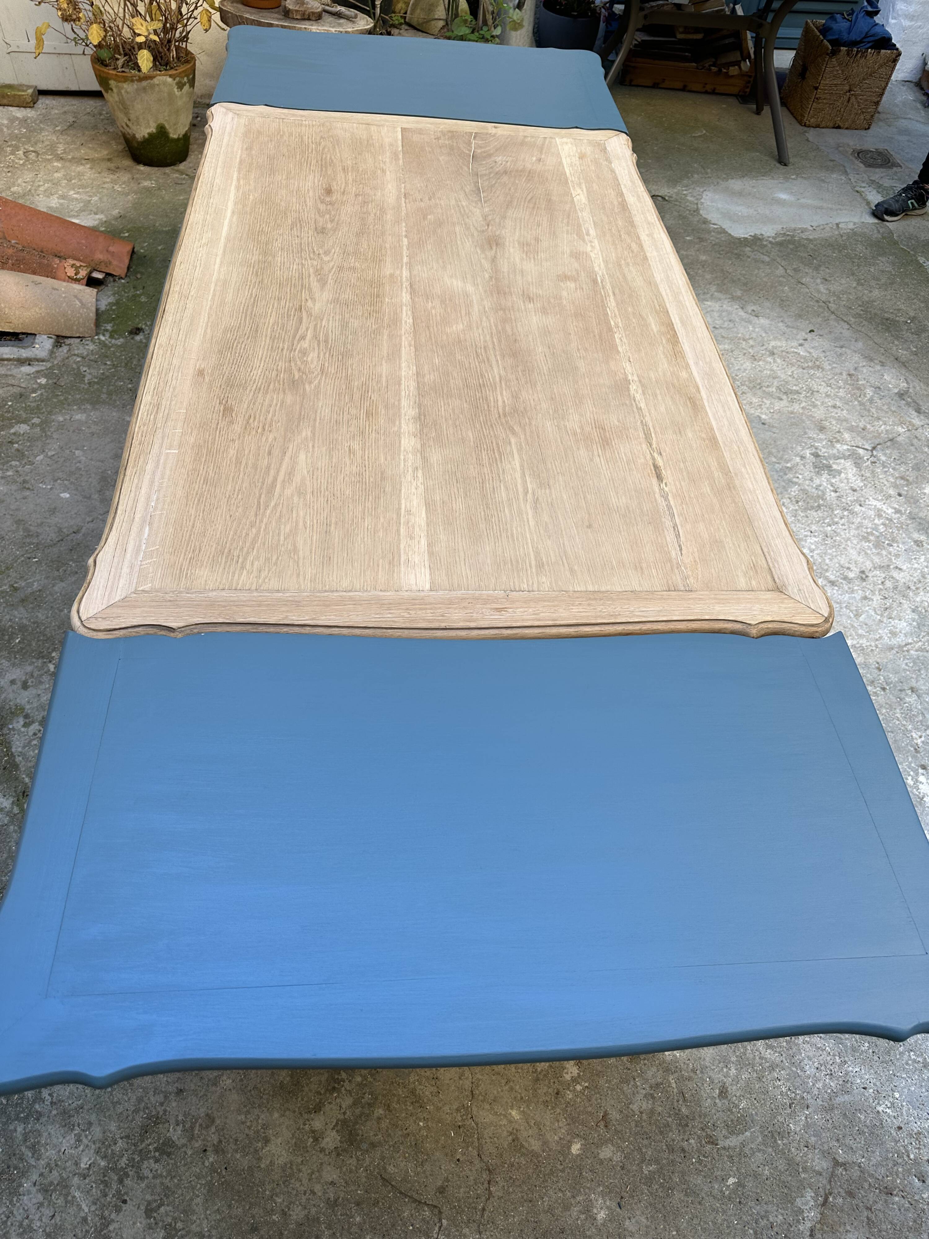 Old table, Italian-style extensions