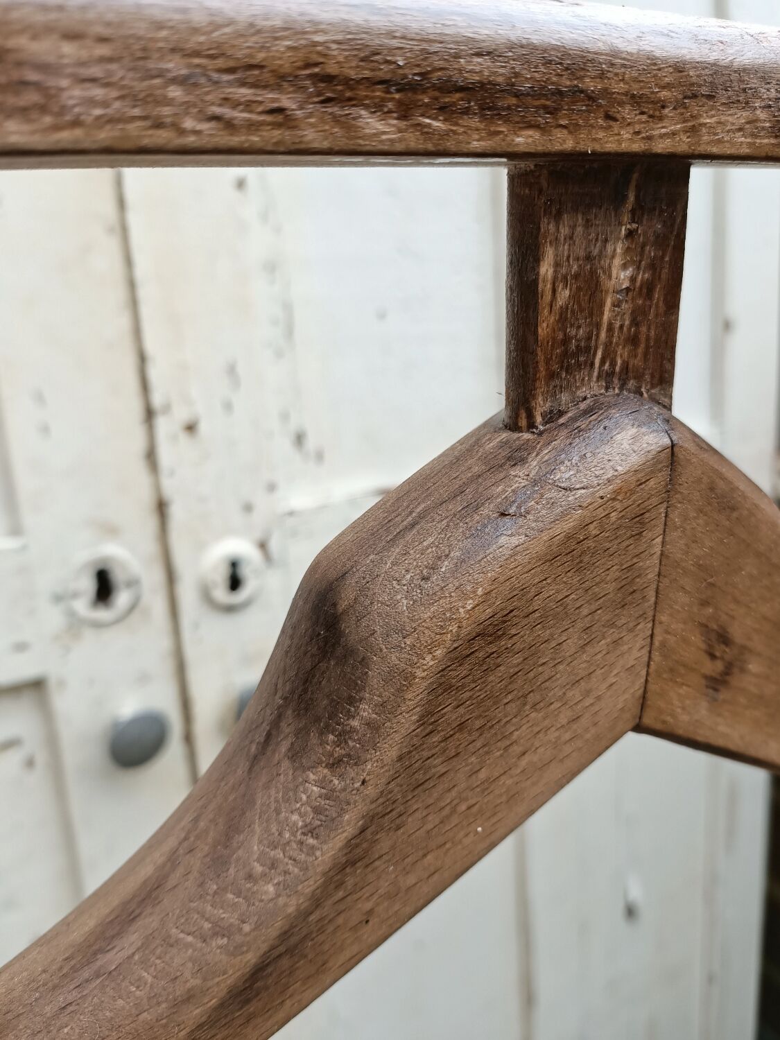 Valet en bois patiné